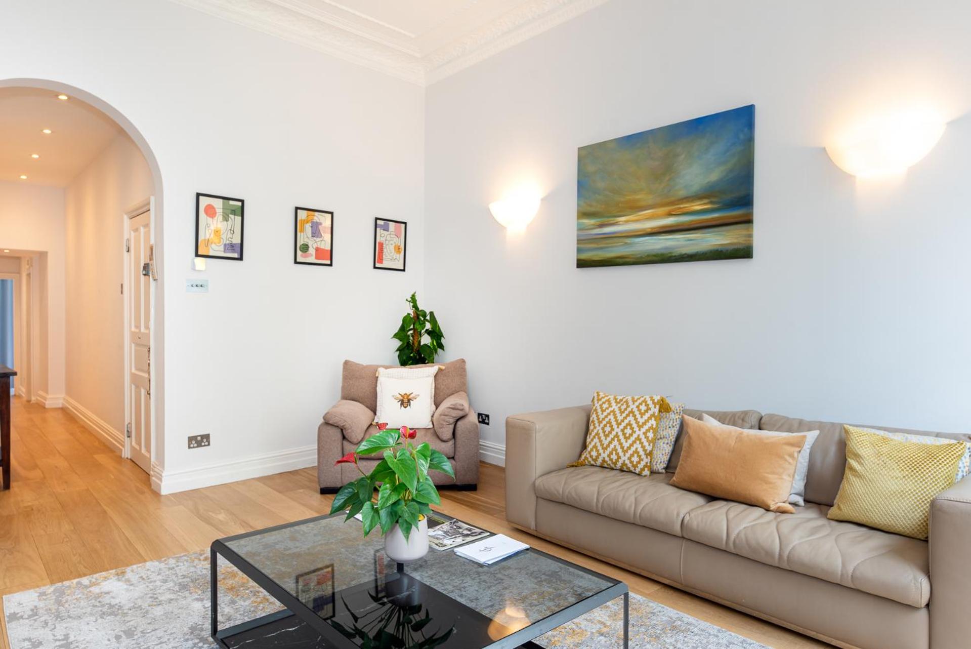 2-Bedroom Victorian Apartment in Kensington