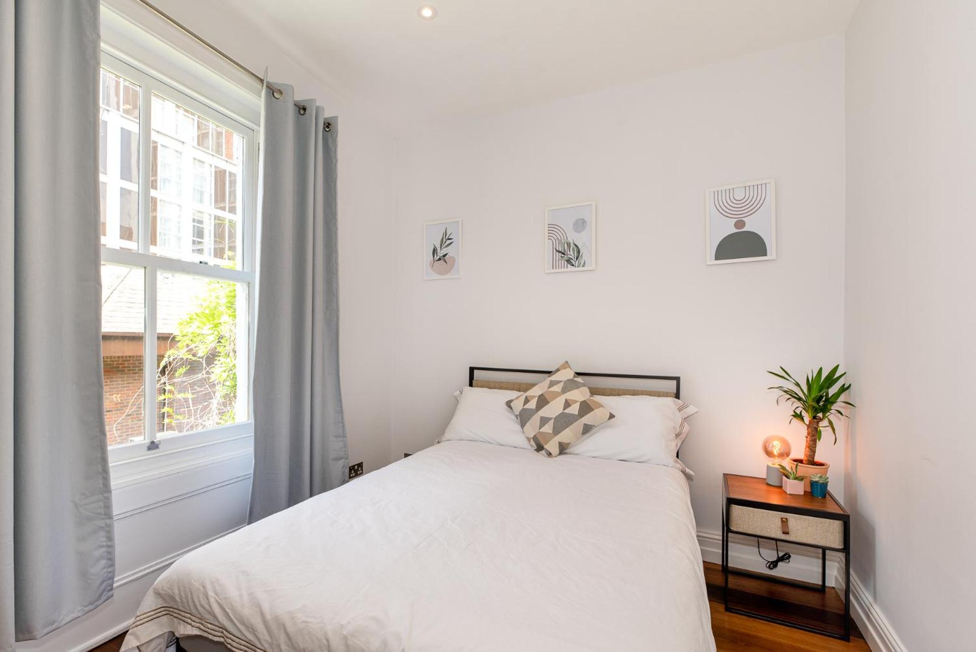 2-Bedroom Victorian Apartment in Kensington