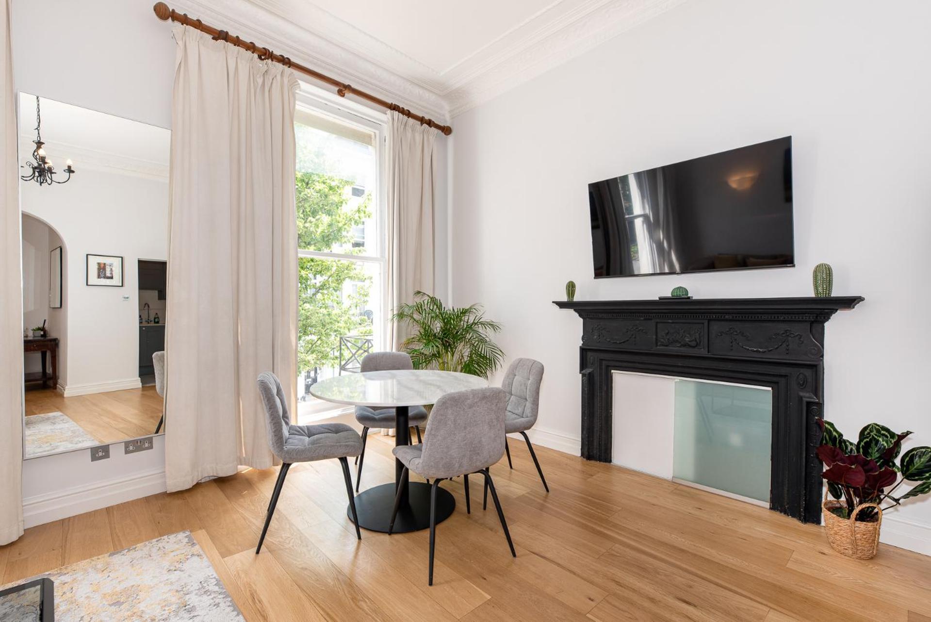 2-Bedroom Victorian Apartment in Kensington