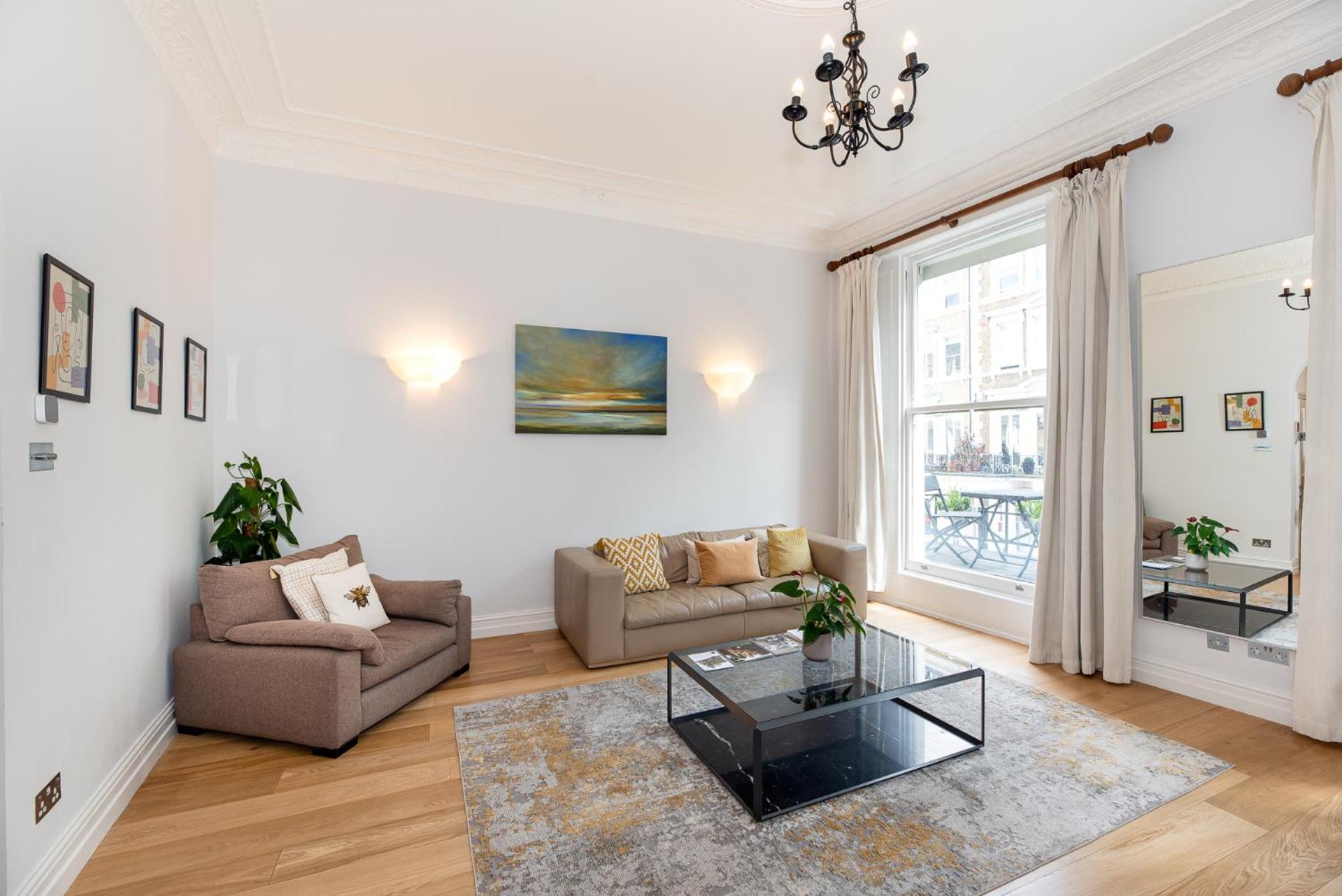2-Bedroom Victorian Apartment in Kensington