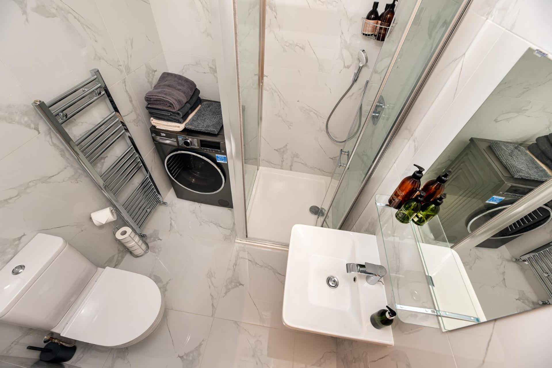 2-Bedroom Victorian Apartment in Kensington