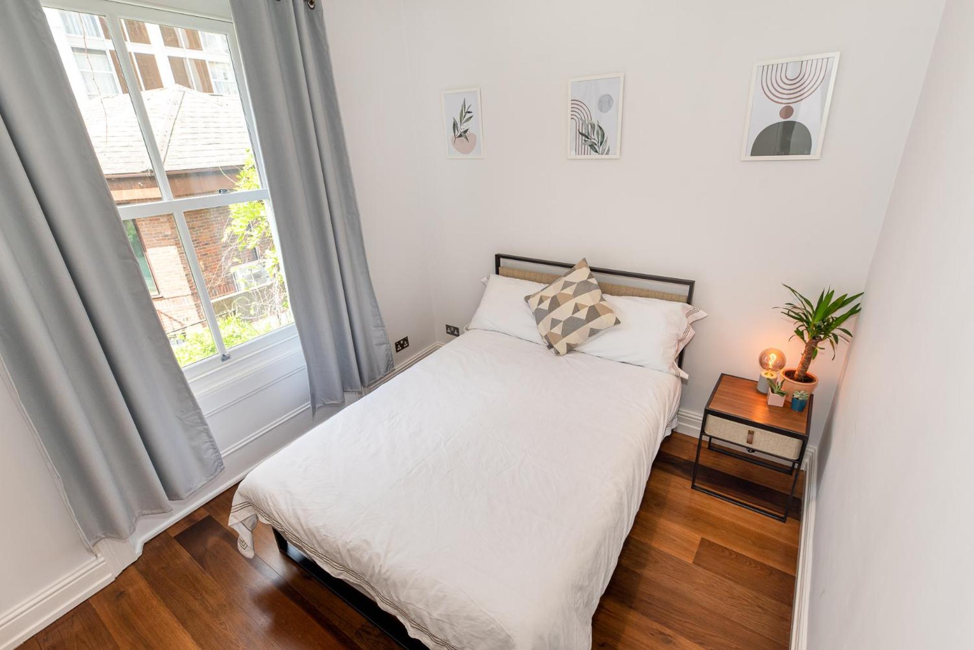2-Bedroom Victorian Apartment in Kensington