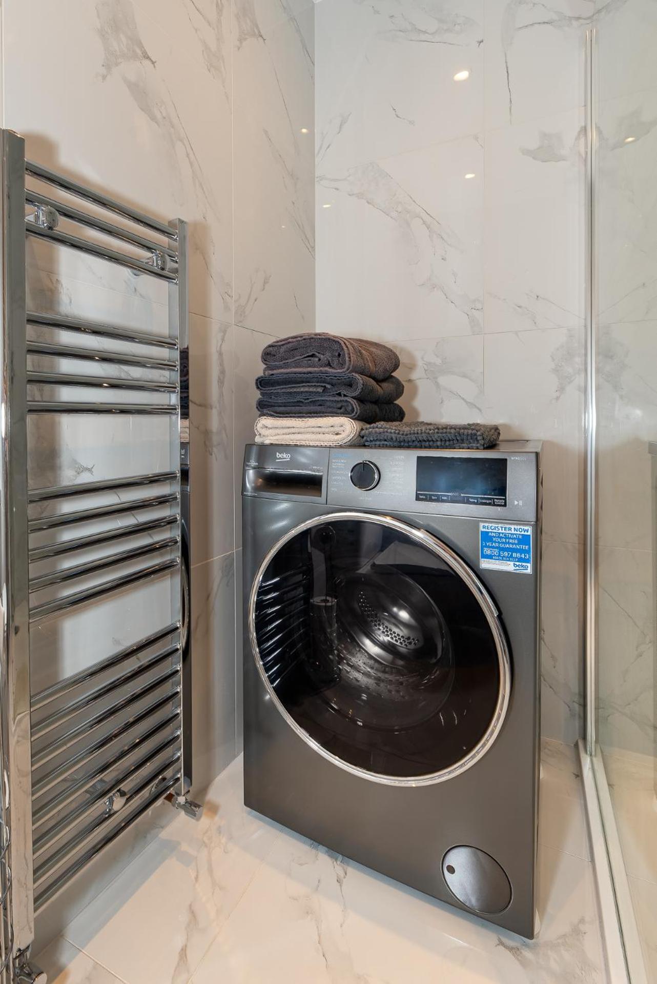 2-Bedroom Victorian Apartment in Kensington