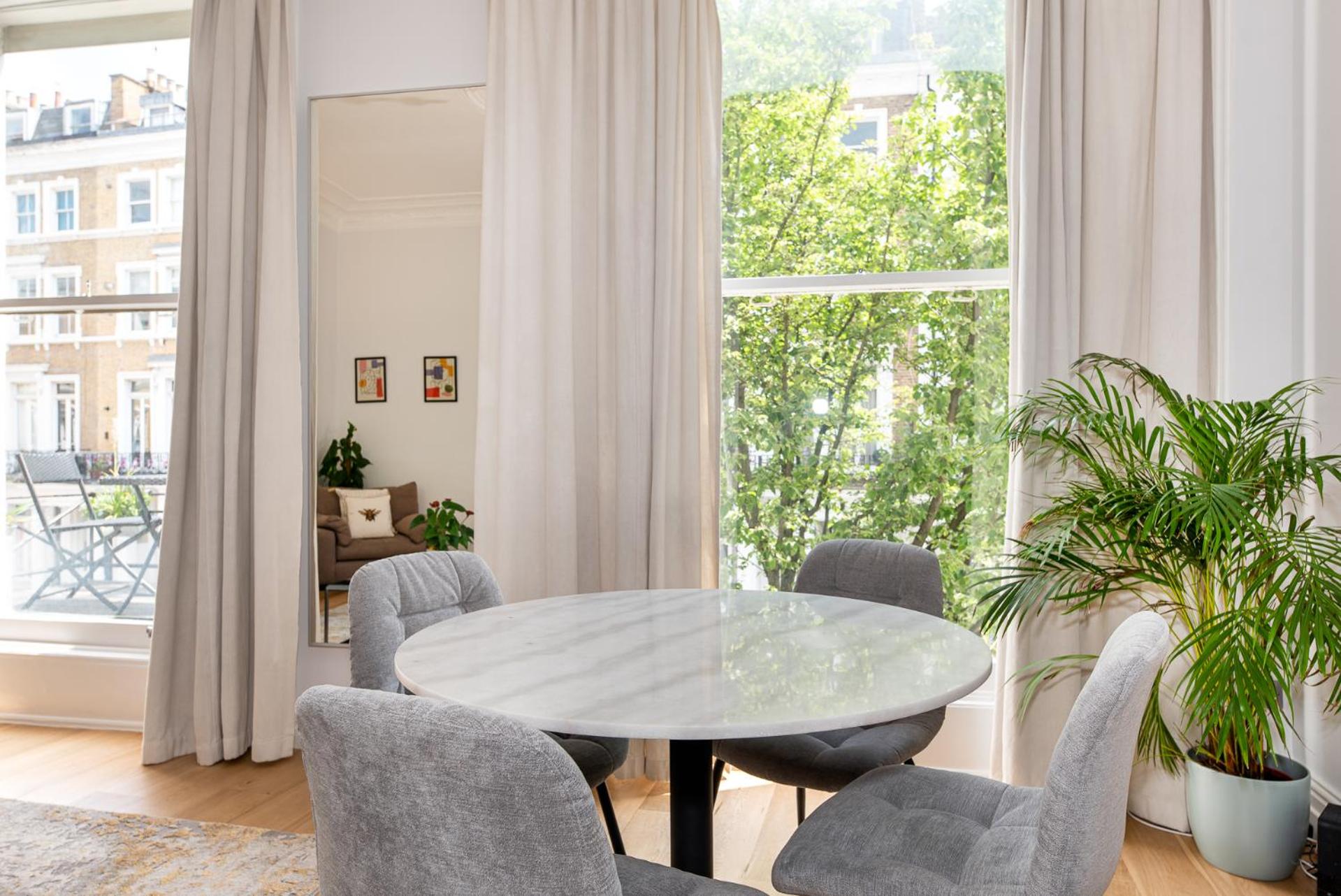 2-Bedroom Victorian Apartment in Kensington