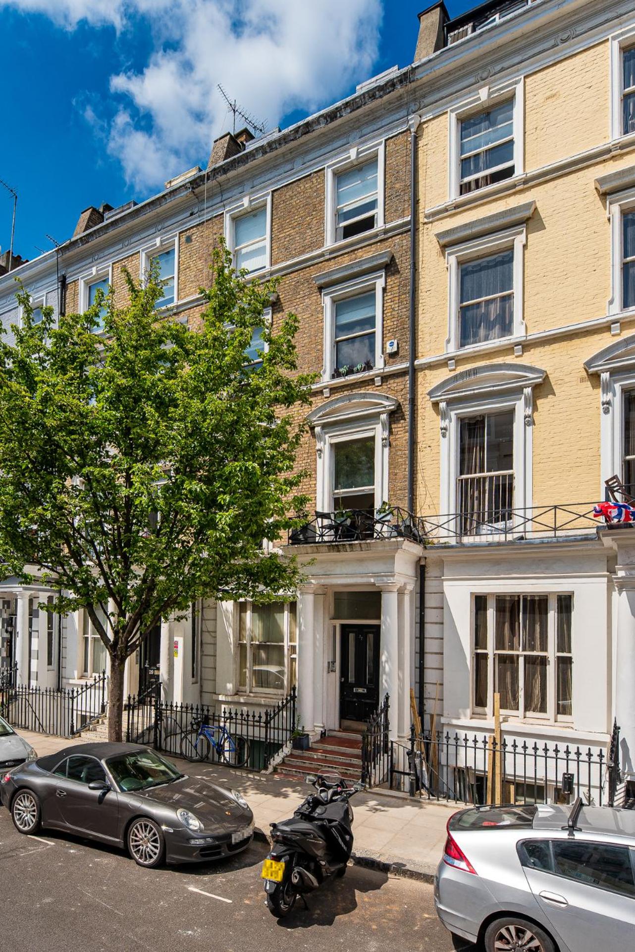 2-Bedroom Victorian Apartment in Kensington