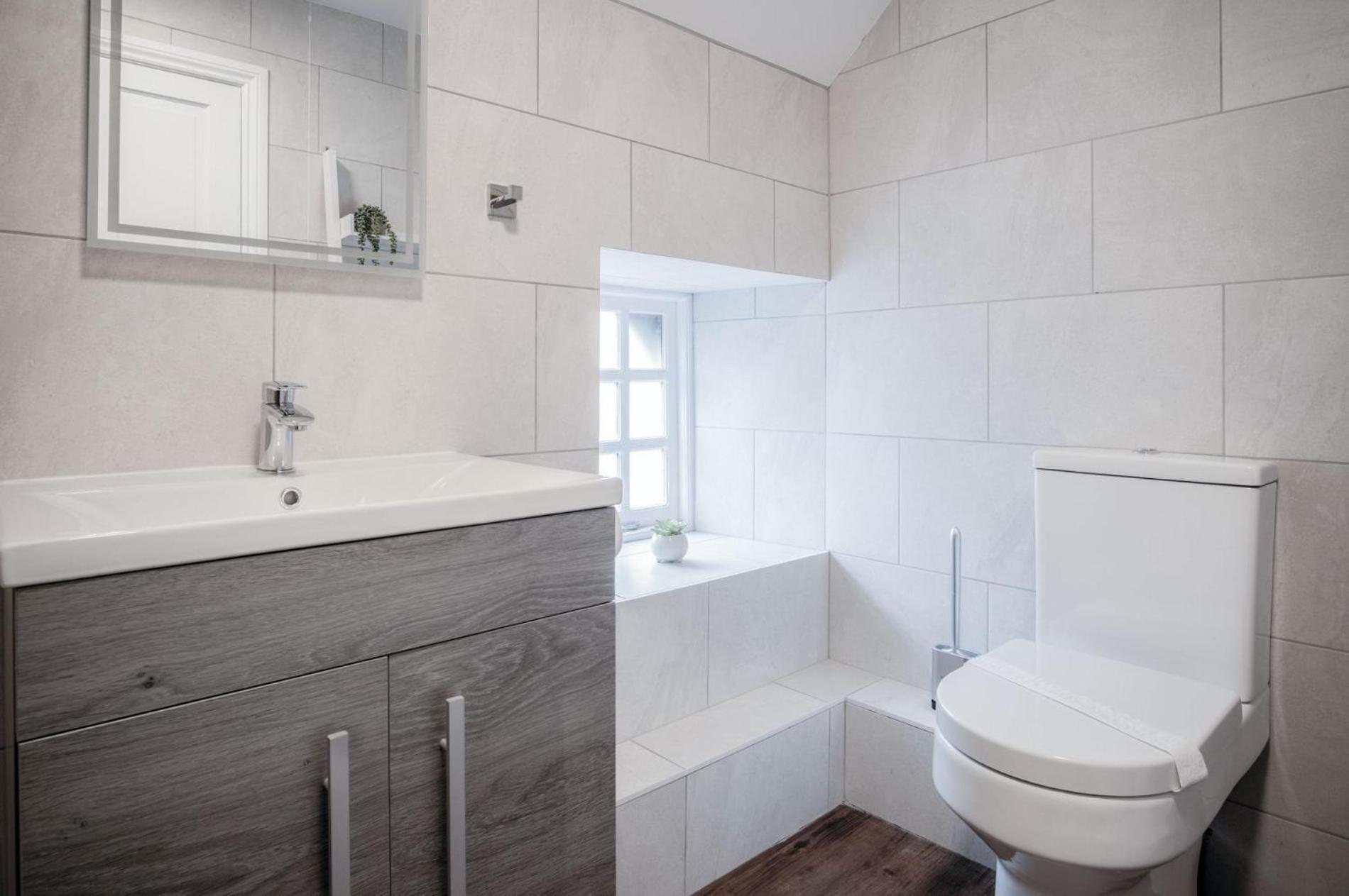 The Stables - 2 Bedroom Cottage - Princes Gate view 3