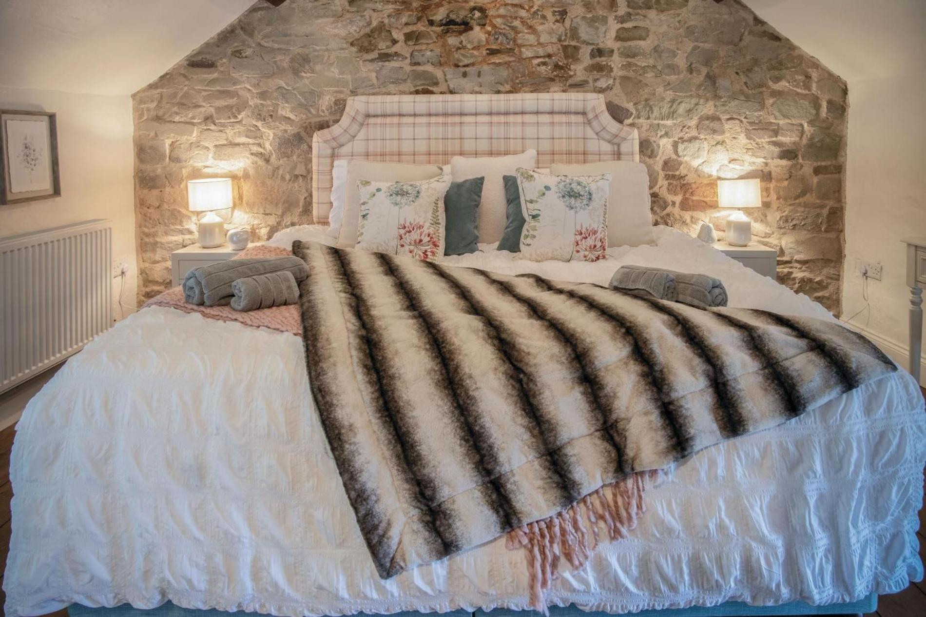 The Lodge - 2 Bedroom Cottage - Princes Gate view 4