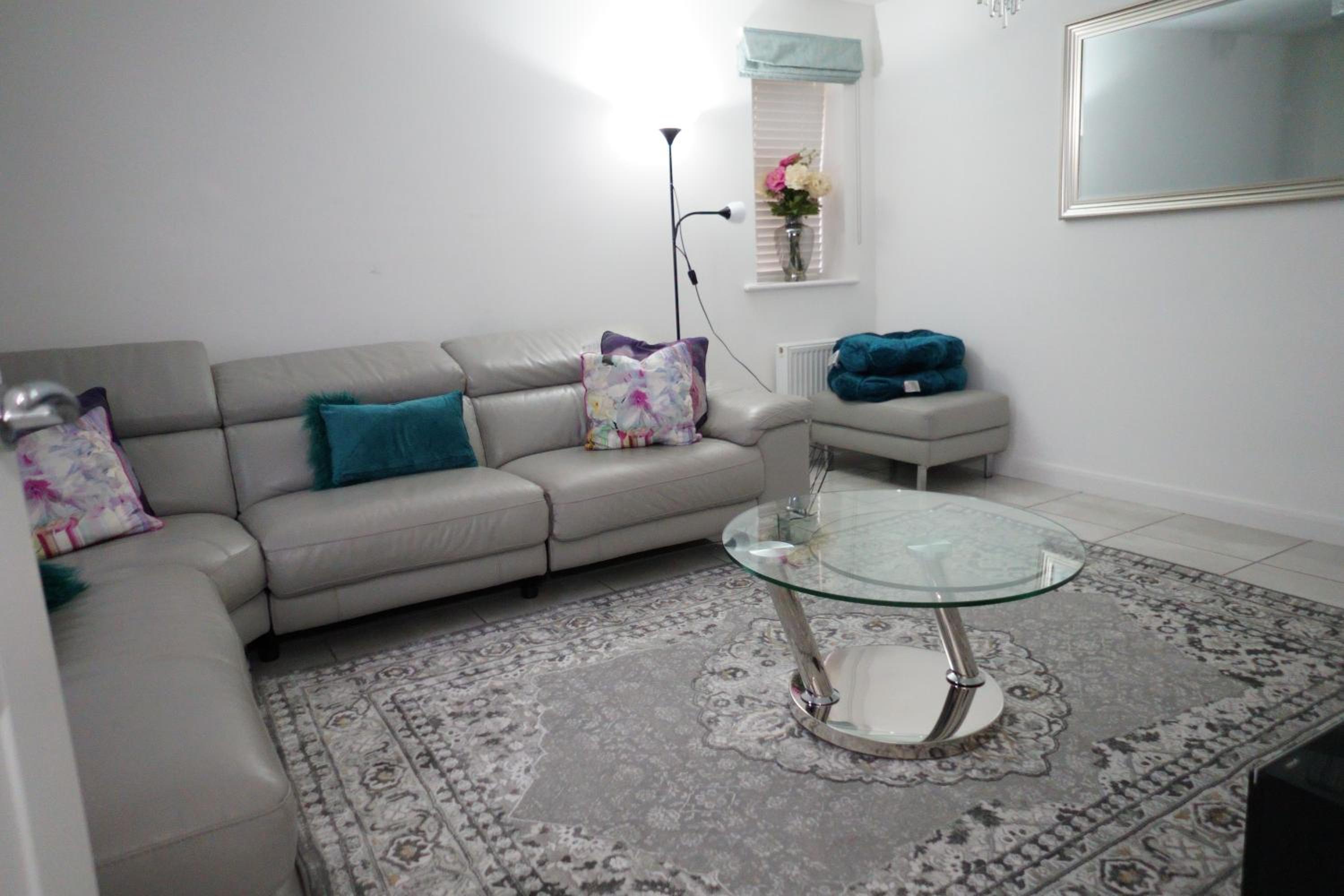 Nirvana - 4 Bedroom Luxury Home ideal for Holidays, Executives and Contractors view 3