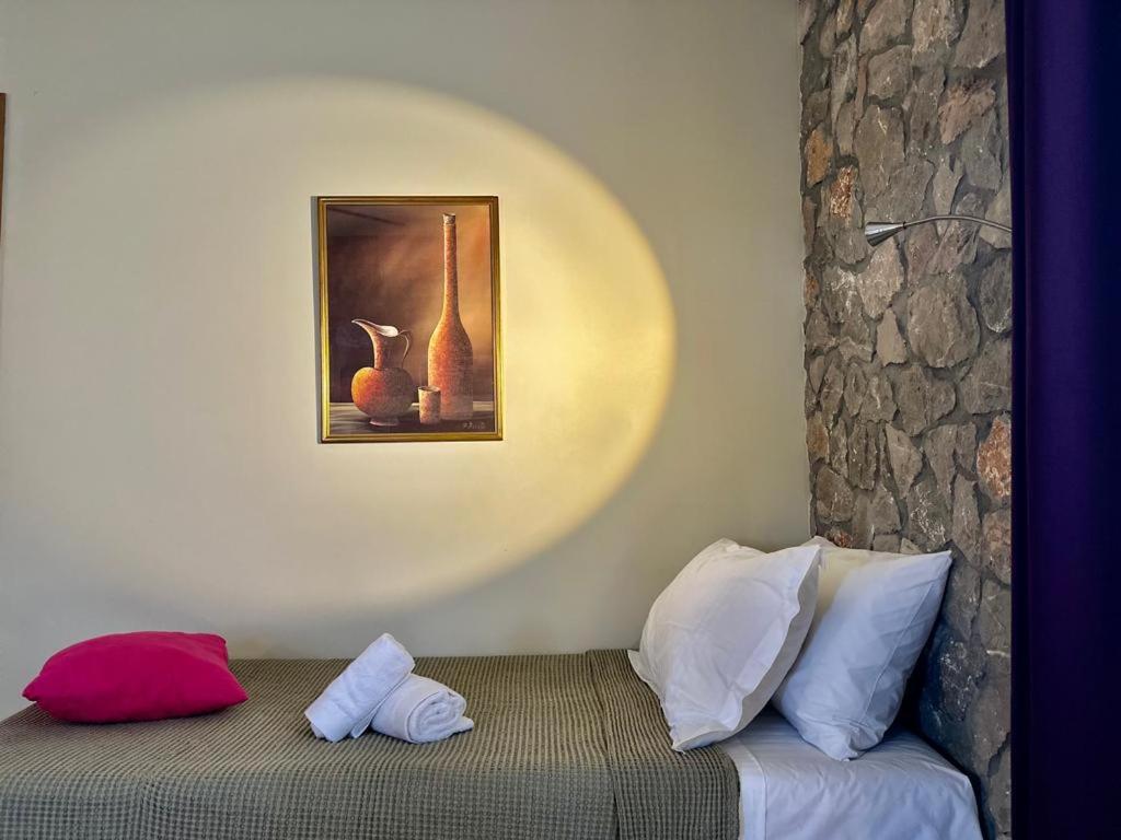 Hermione Hills Luxury Cottage by Goutos Luxury Living