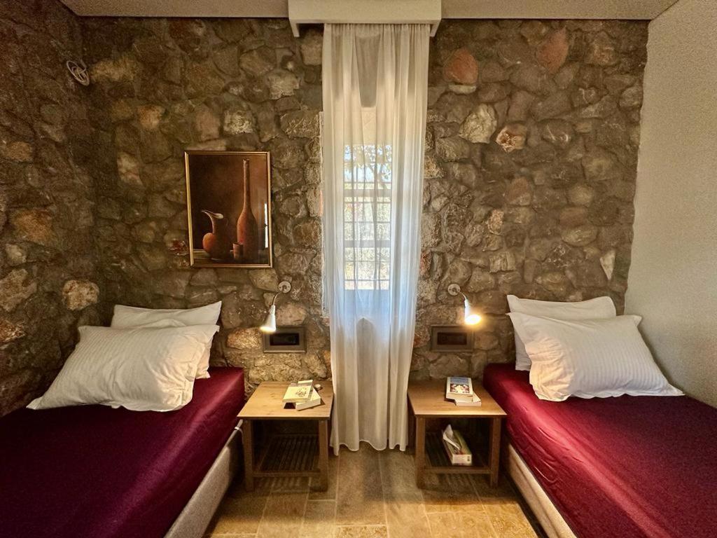 Hermione Hills Luxury Cottage by Goutos Luxury Living