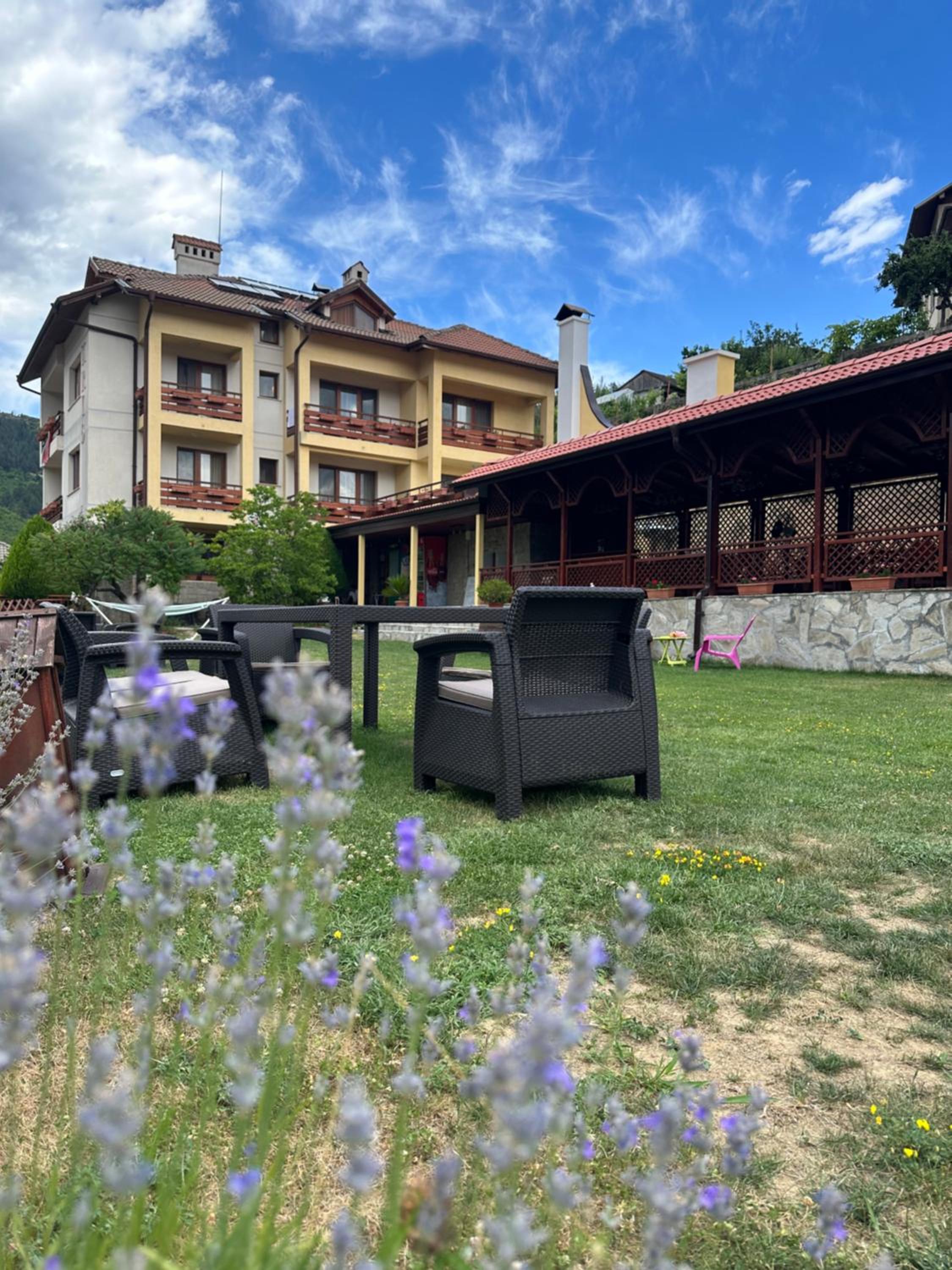 Hotel Kris Guest House - Image 1