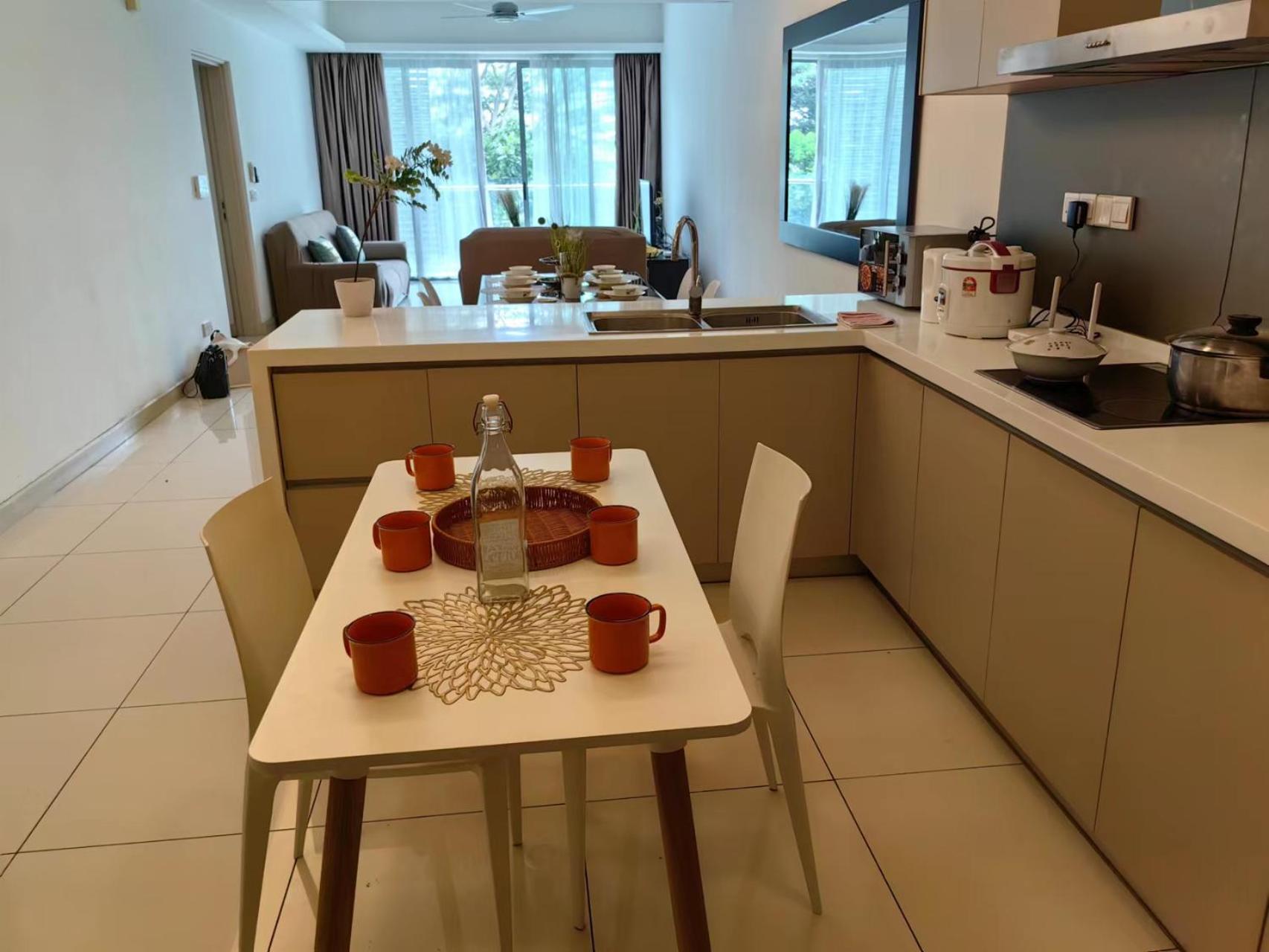 703 KLCC 5 minutes to Alor Street Ceylon Pavilion 3 Room Apt for 10 Pax
