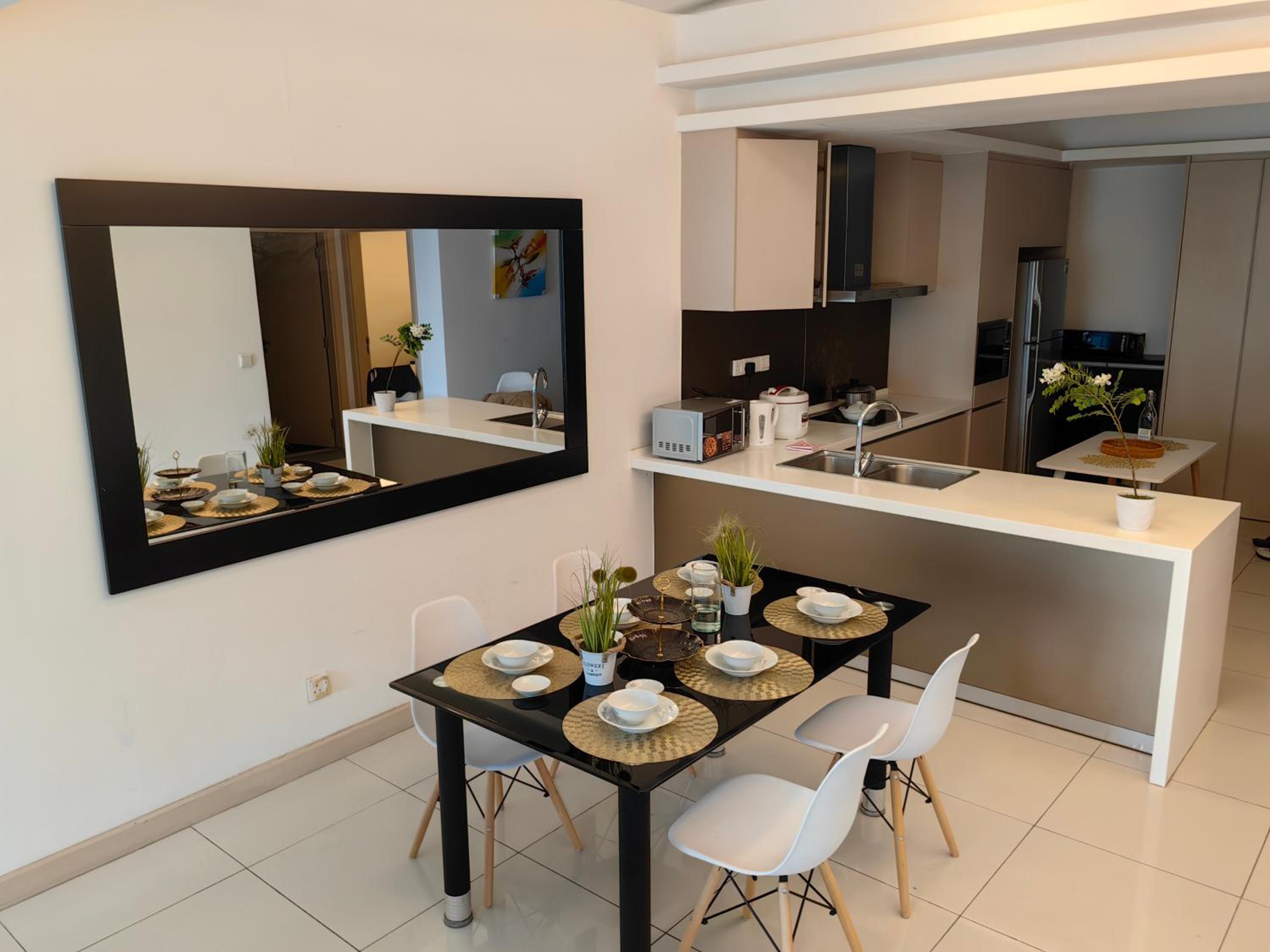 703 KLCC 5 minutes to Alor Street Ceylon Pavilion 3 Room Apt for 10 Pax
