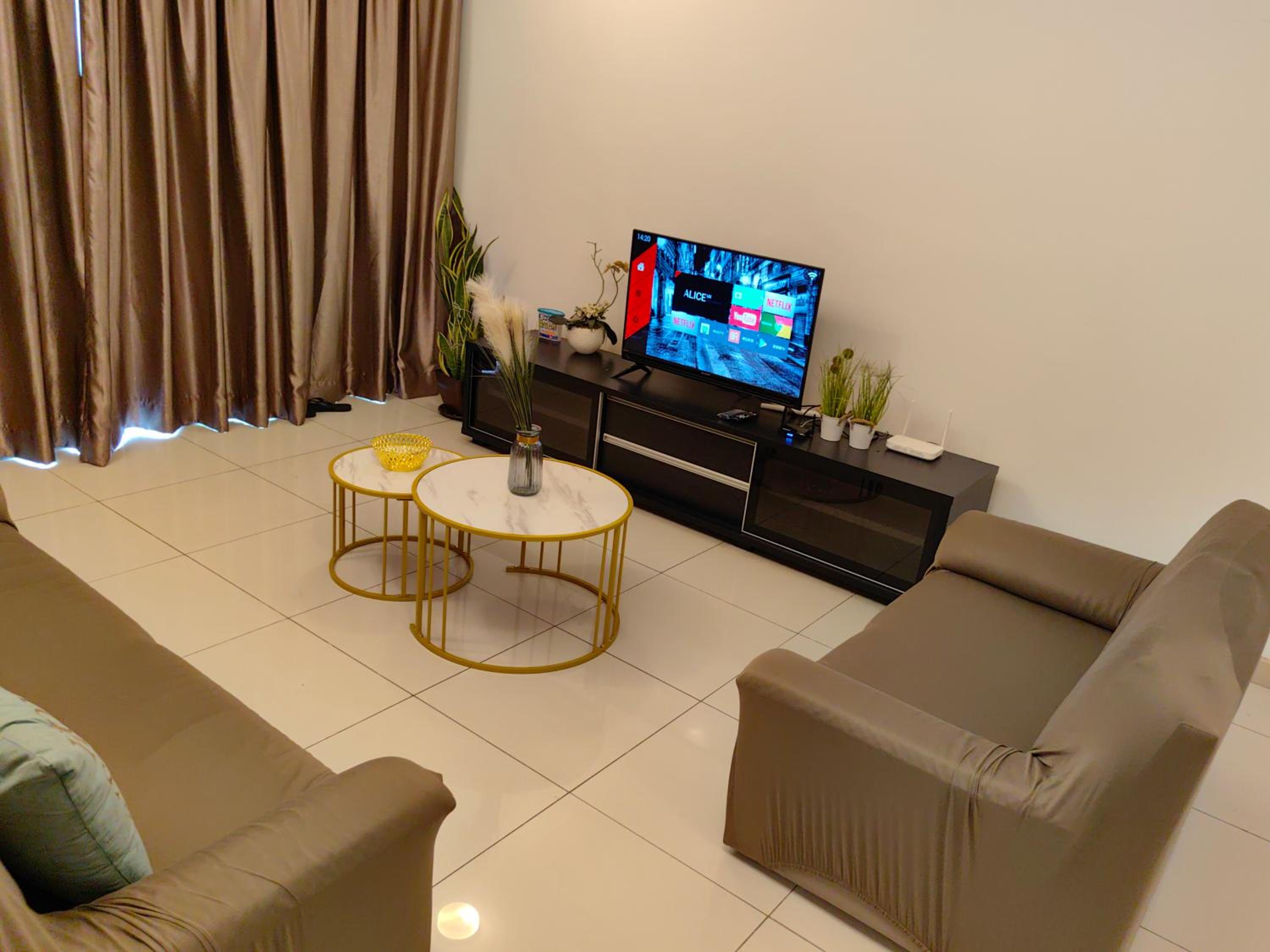 703 KLCC 5 minutes to Alor Street Ceylon Pavilion 3 Room Apt for 10 Pax