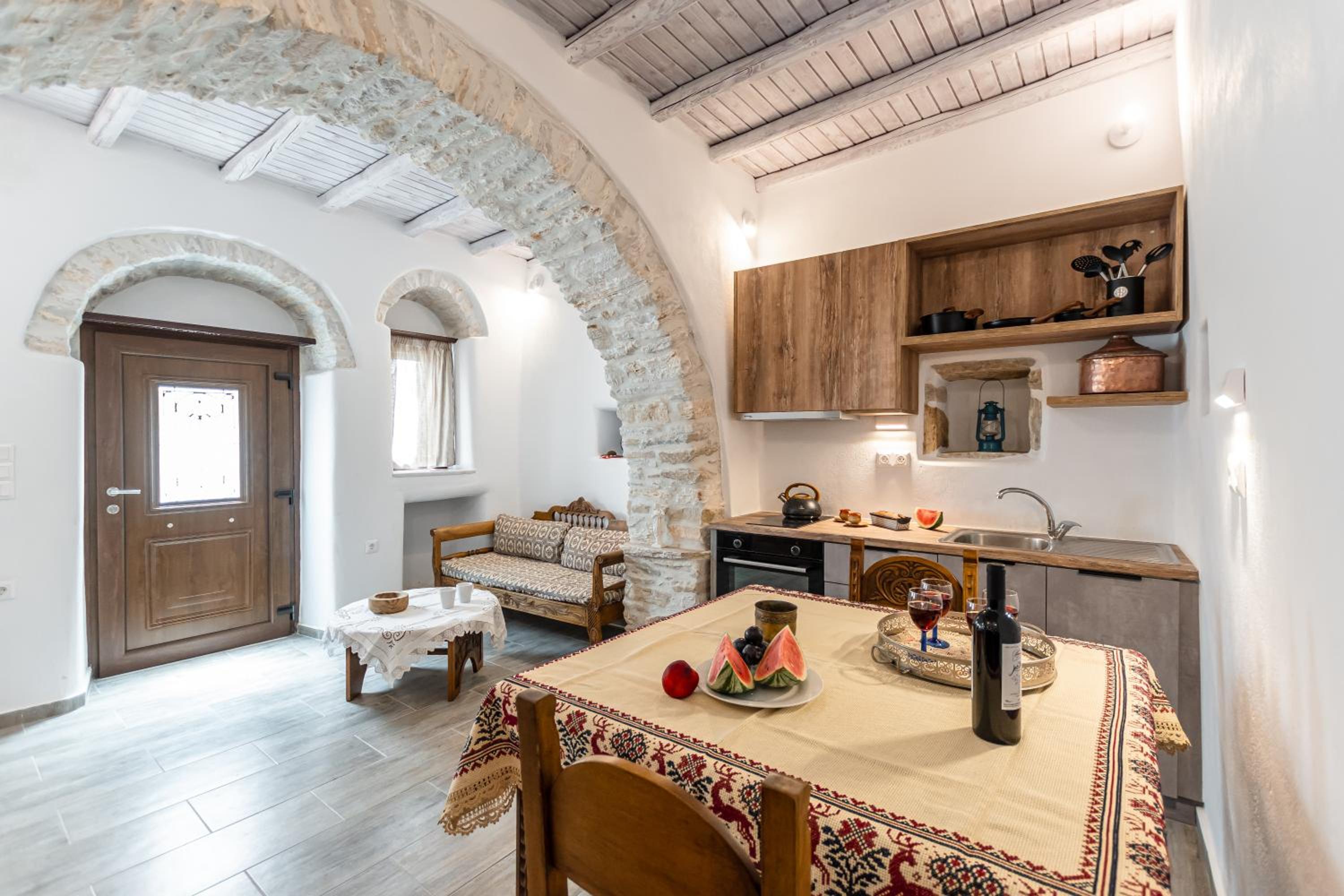 Casa Estiva Apeiranthos Naxos Apartments