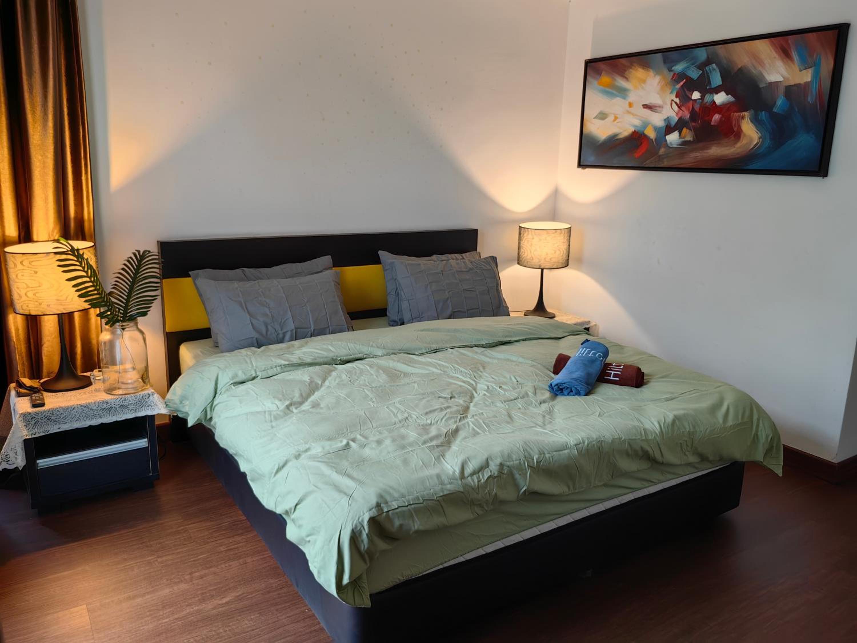 5 Bukit Bintang 5 minutes to Alor Street Bukit Ceylon KLCC Pavilion Apt 3R2B 10 pax
