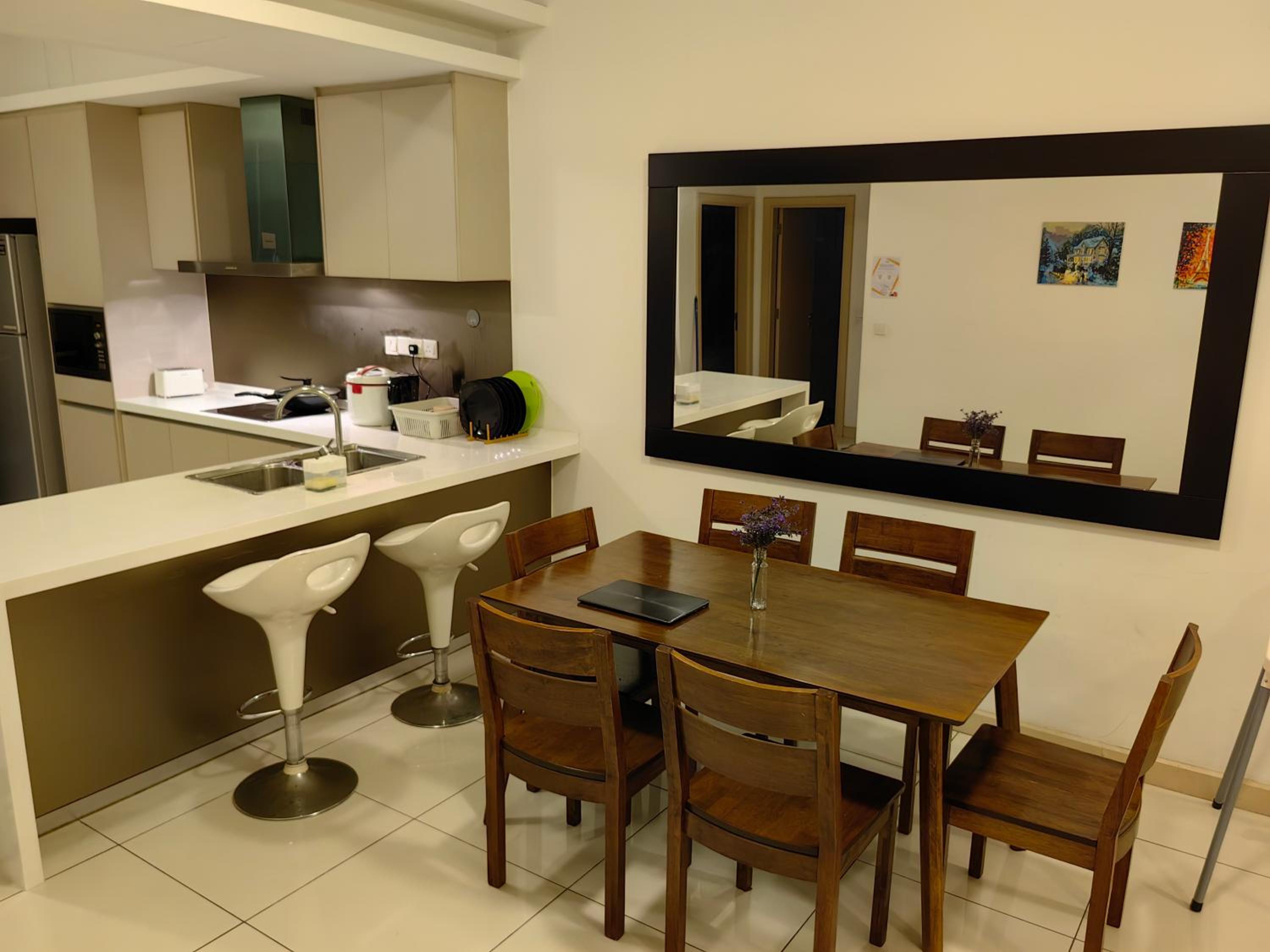 5 Bukit Bintang 5 minutes to Alor Street Bukit Ceylon KLCC Pavilion Apt 3R2B 10 pax