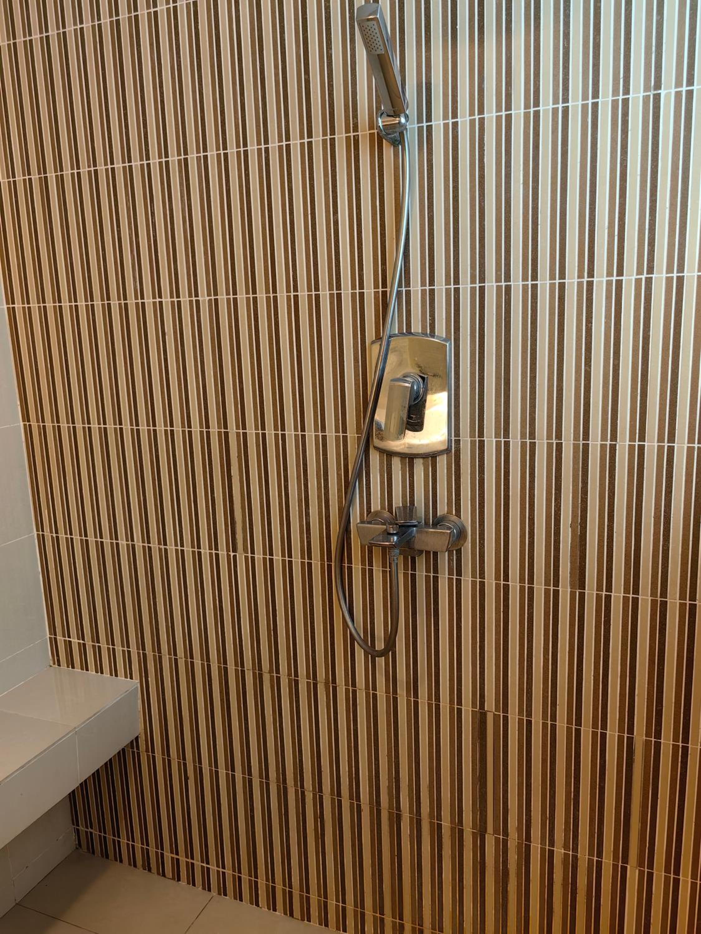 5 Bukit Bintang 5 minutes to Alor Street Bukit Ceylon KLCC Pavilion Apt 3R2B 10 pax