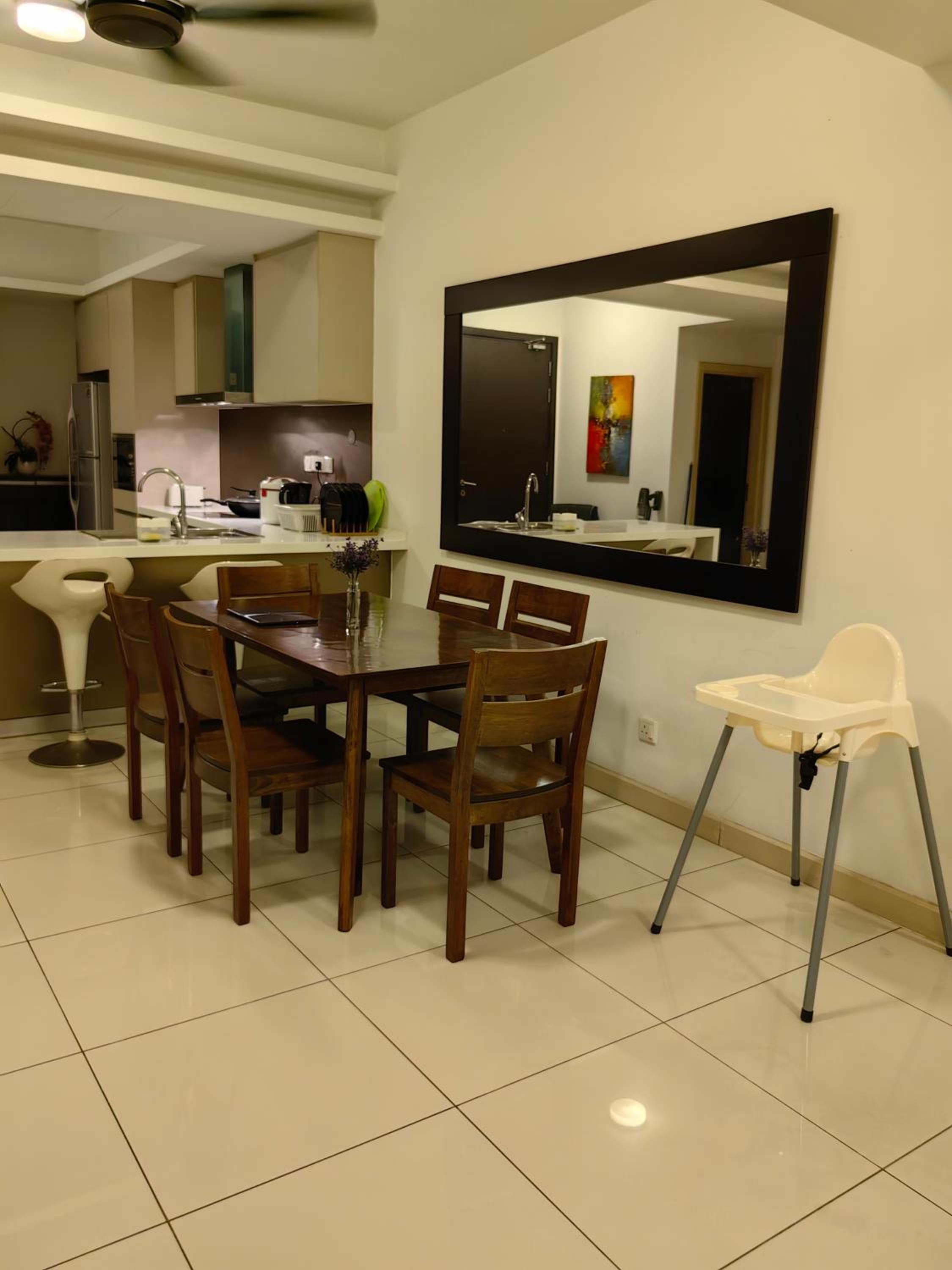 5 Bukit Bintang 5 minutes to Alor Street Bukit Ceylon KLCC Pavilion Apt 3R2B 10 pax