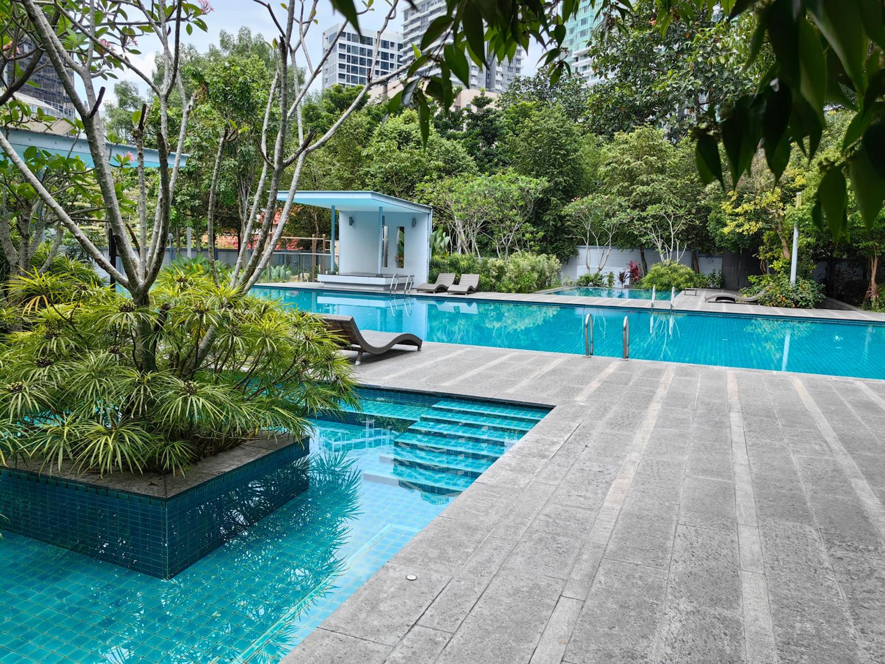 5 Bukit Bintang 5 minutes to Alor Street Bukit Ceylon KLCC Pavilion Apt 3R2B 10 pax