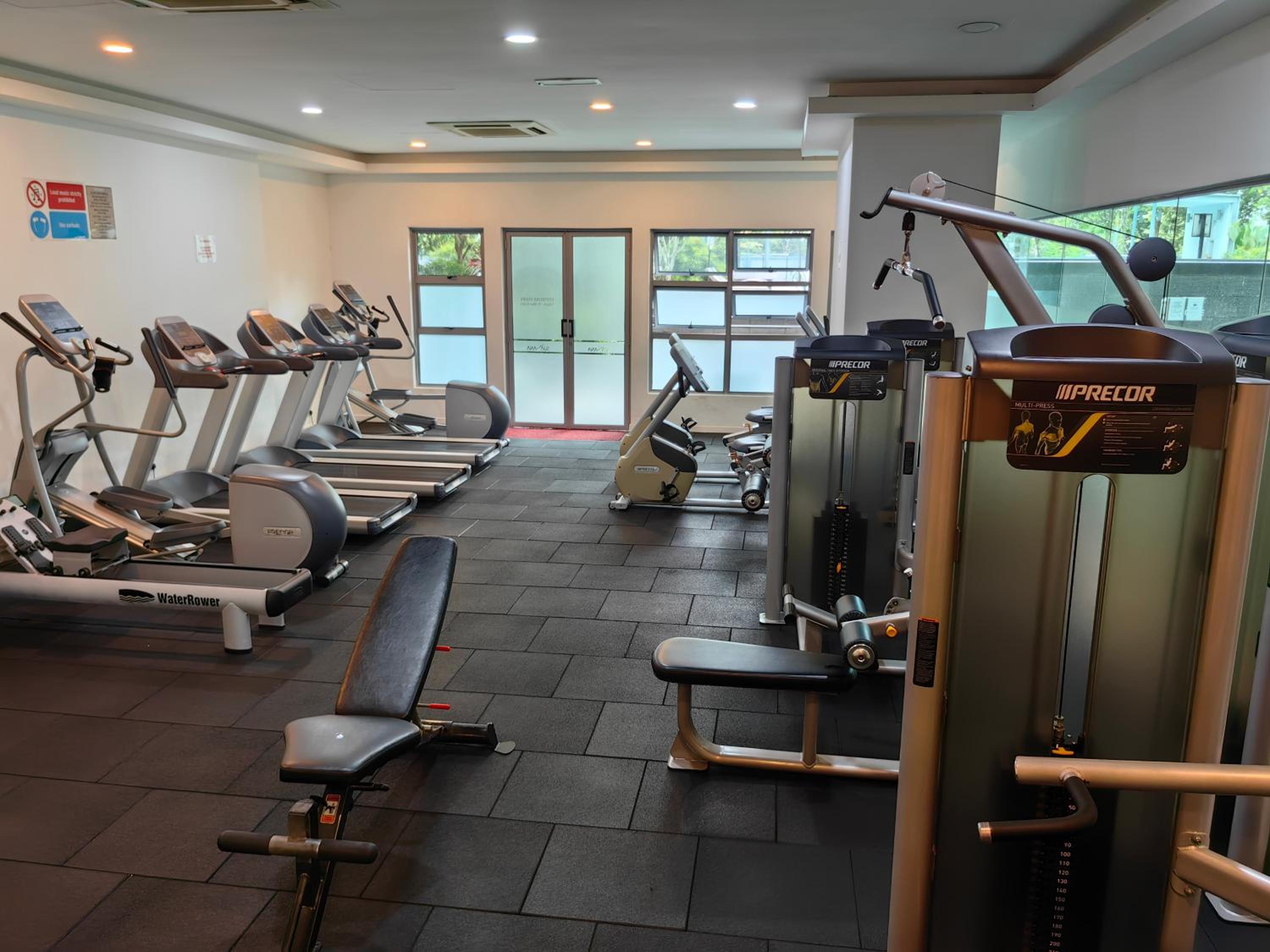5 Bukit Bintang 5 minutes to Alor Street Bukit Ceylon KLCC Pavilion Apt 3R2B 10 pax