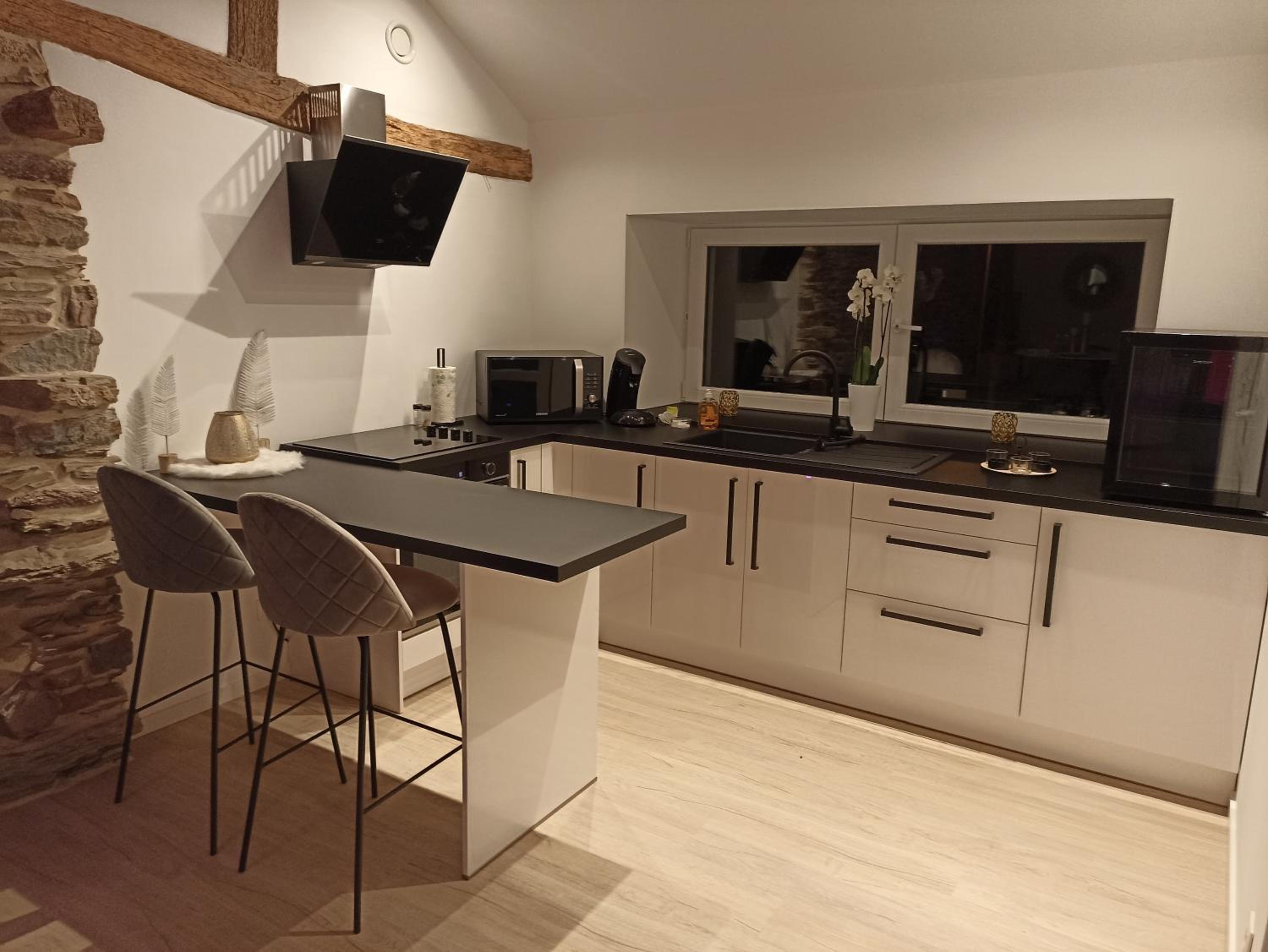 Loft blanc (baignoire balnéo et sauna)