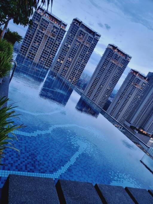 1 Min walk to Pavilion2 I King Size Sky Pool