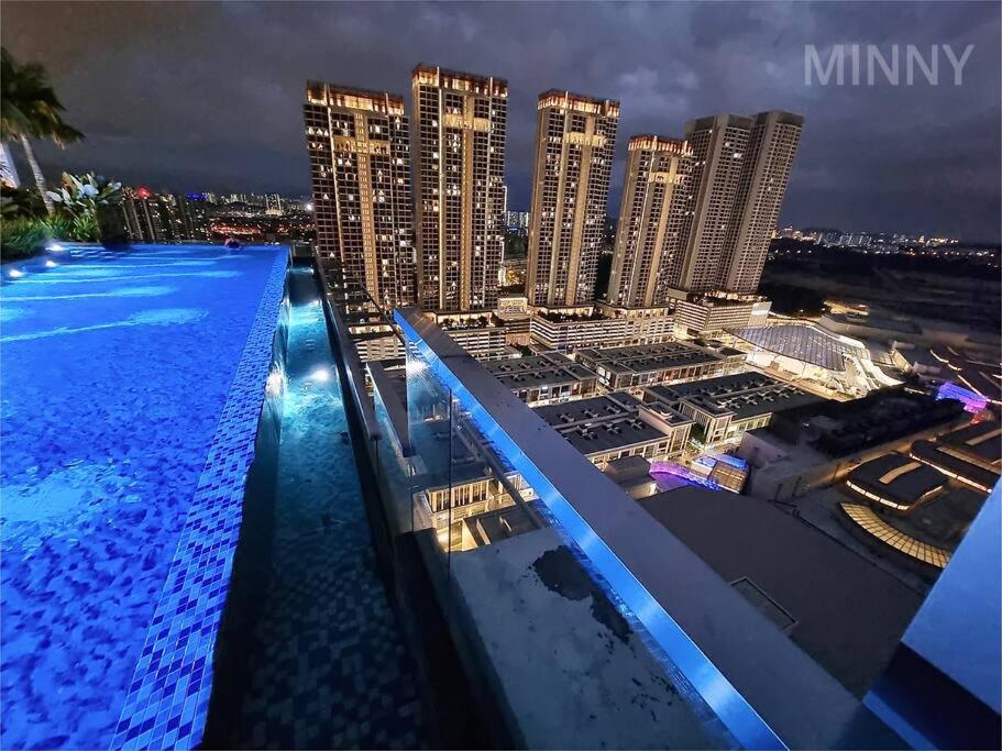 1 Min walk to Pavilion2 I King Size Sky Pool