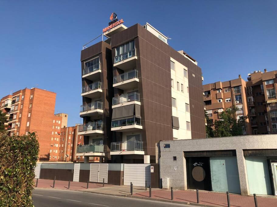 Apartamento céntrico con plaza de garaje y piscina