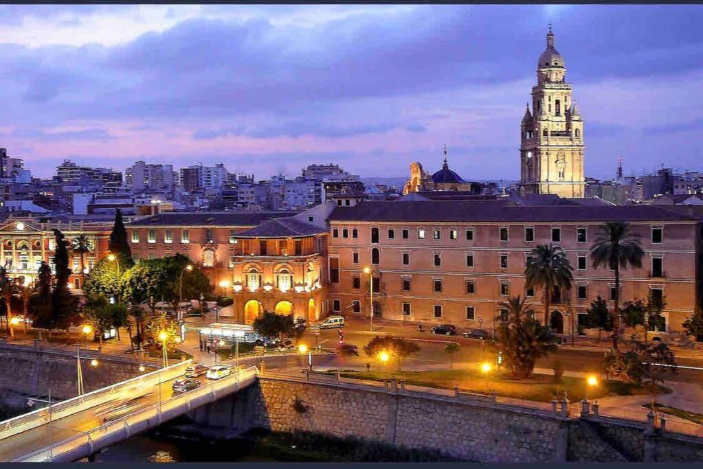 Apartamento céntrico con plaza de garaje y piscina