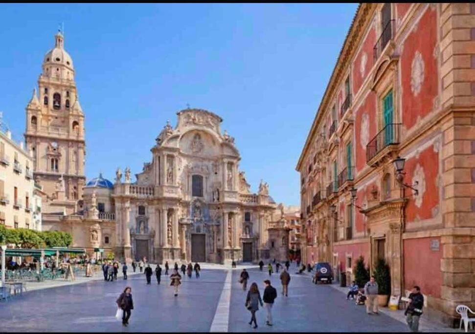 Apartamento céntrico con plaza de garaje y piscina
