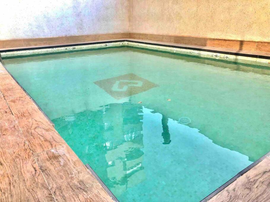 Apartamento céntrico con plaza de garaje y piscina
