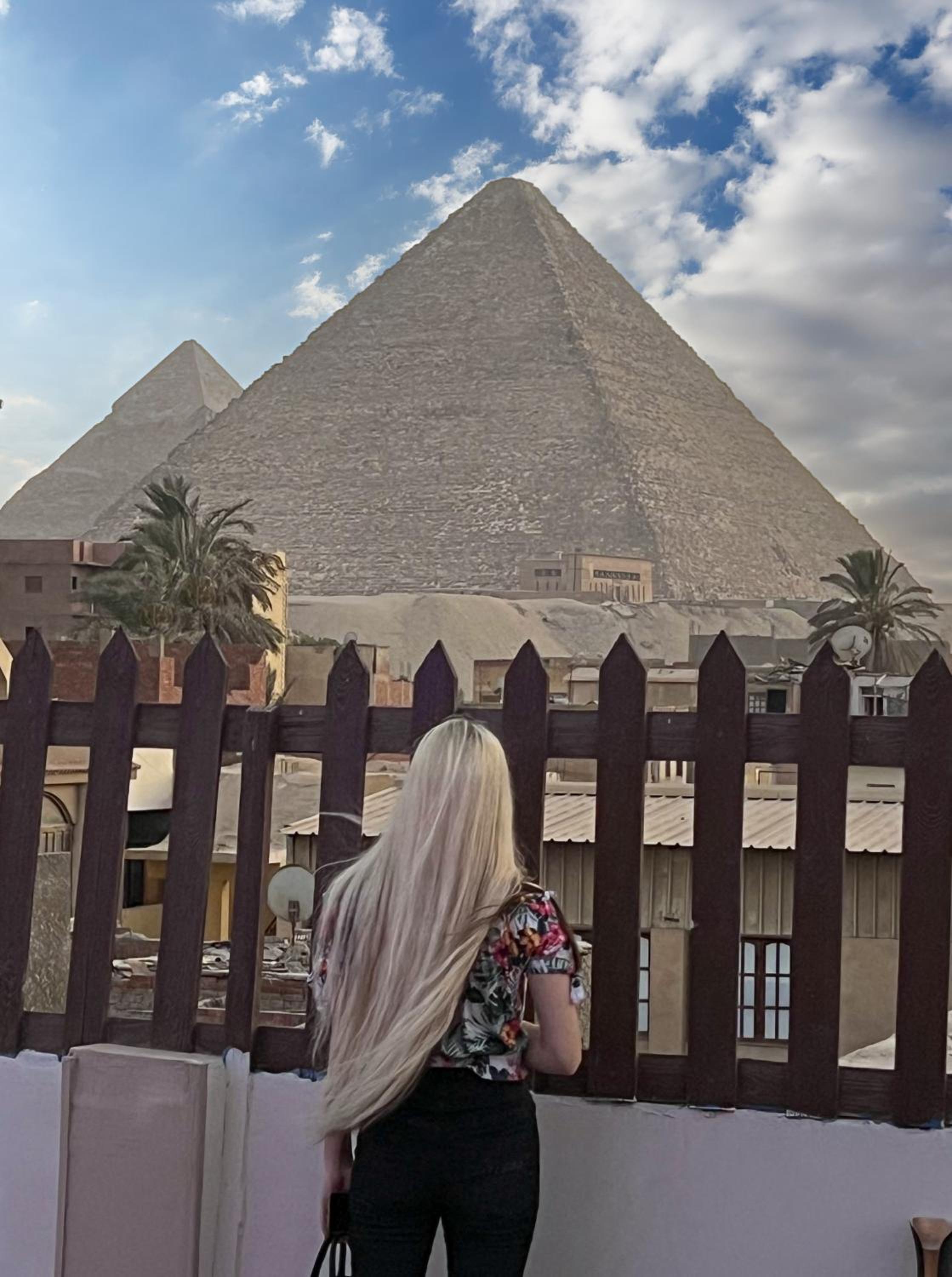 Osiris pyramids view inn