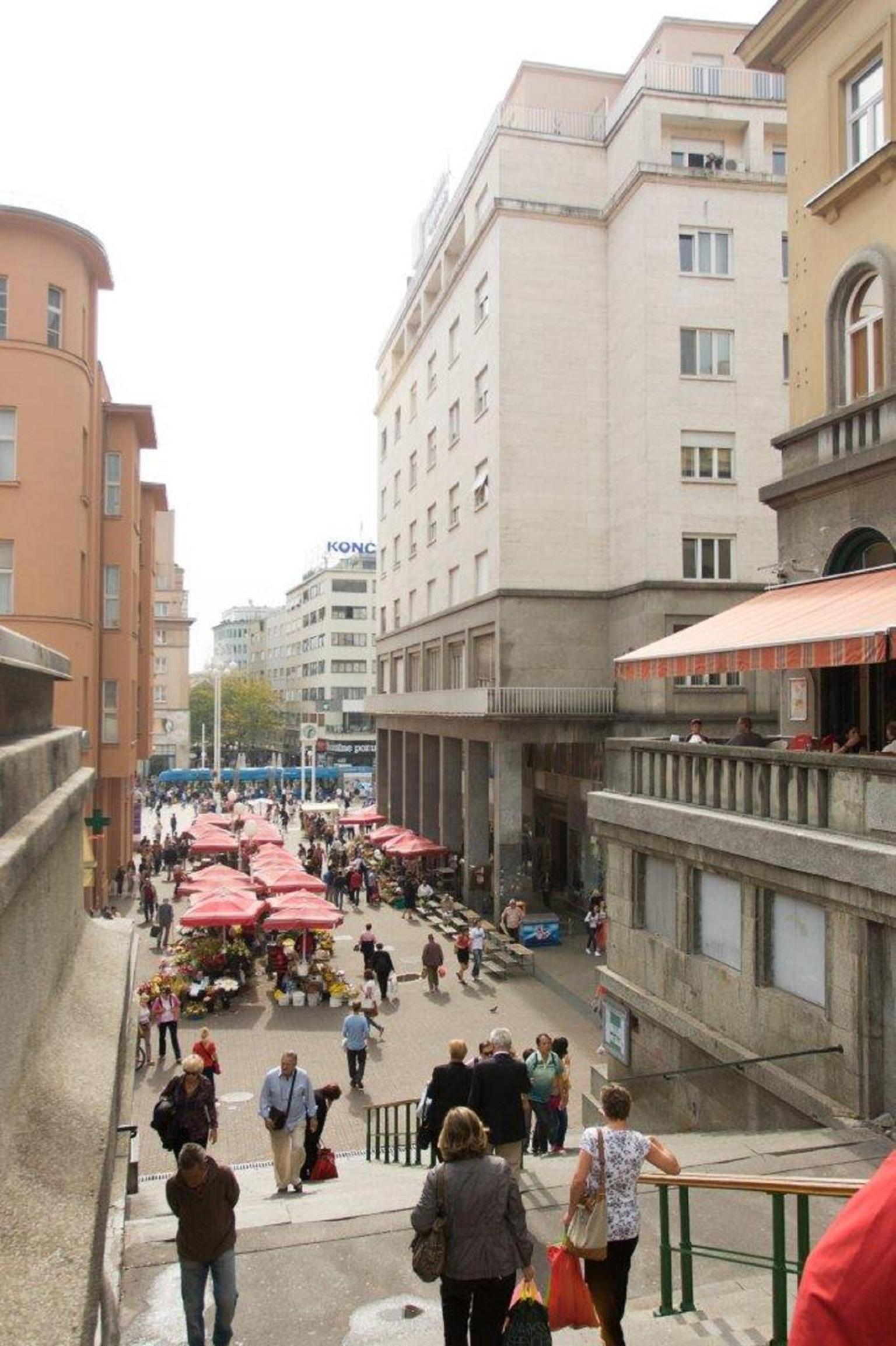 Main Square Apartment