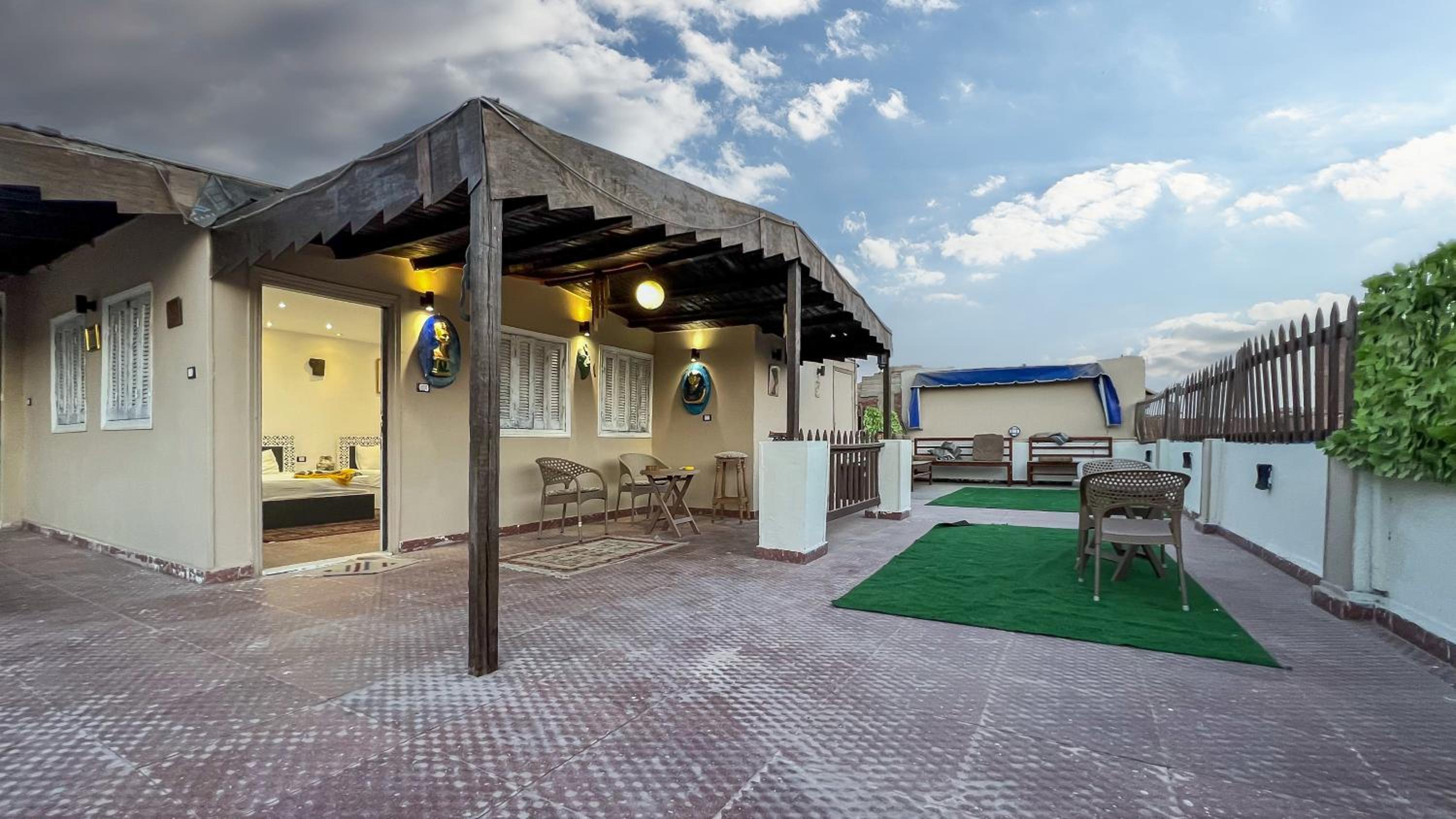Osiris pyramids view inn