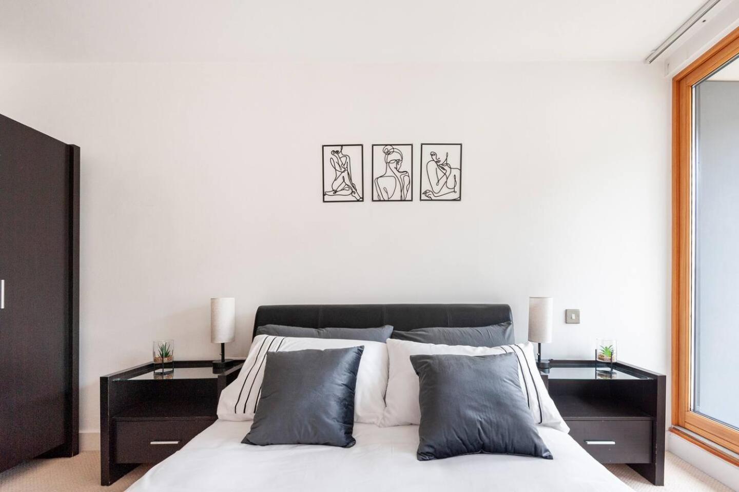 Cozy Apt Near Central Leeds view 2
