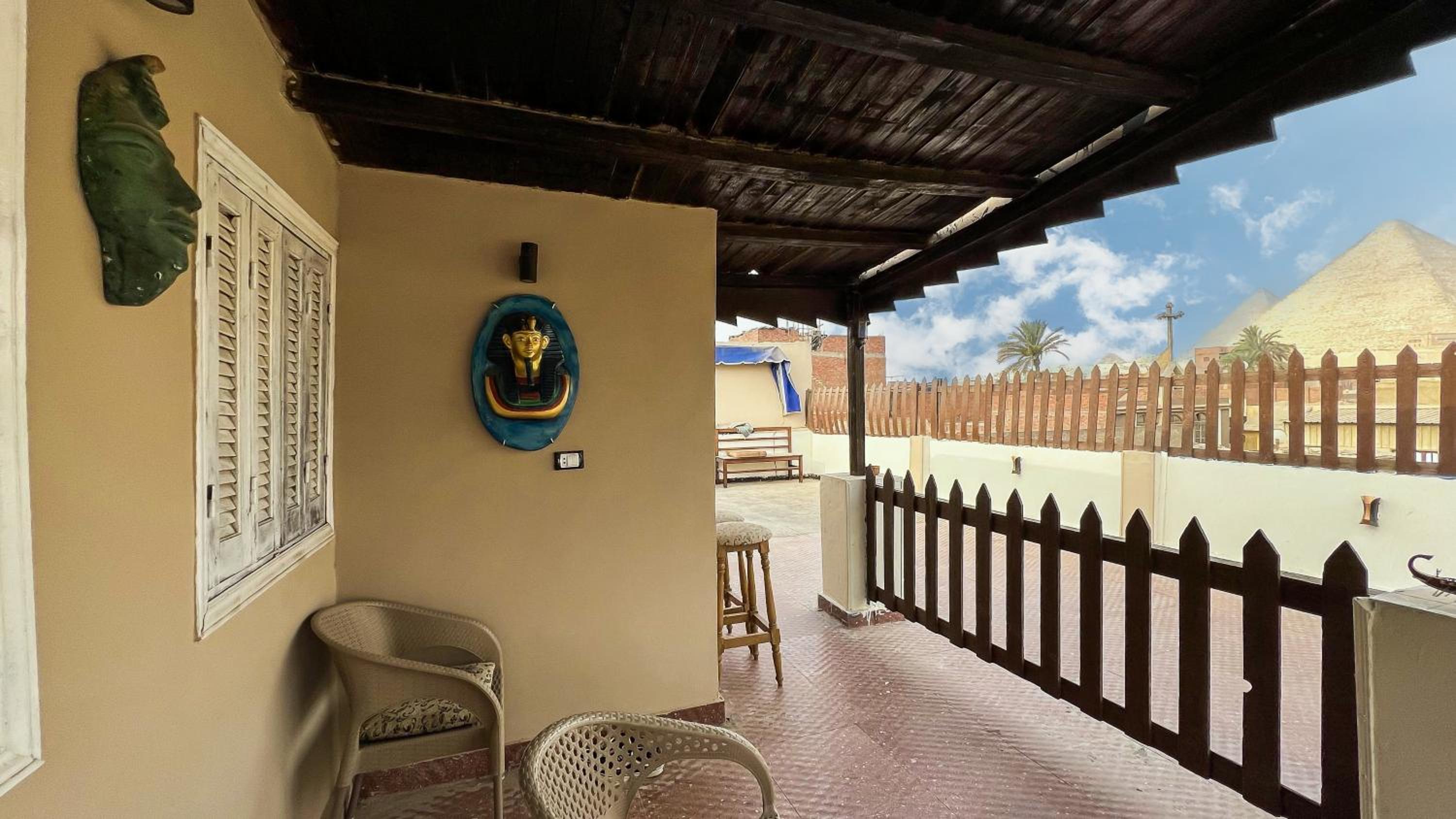 Osiris pyramids view inn