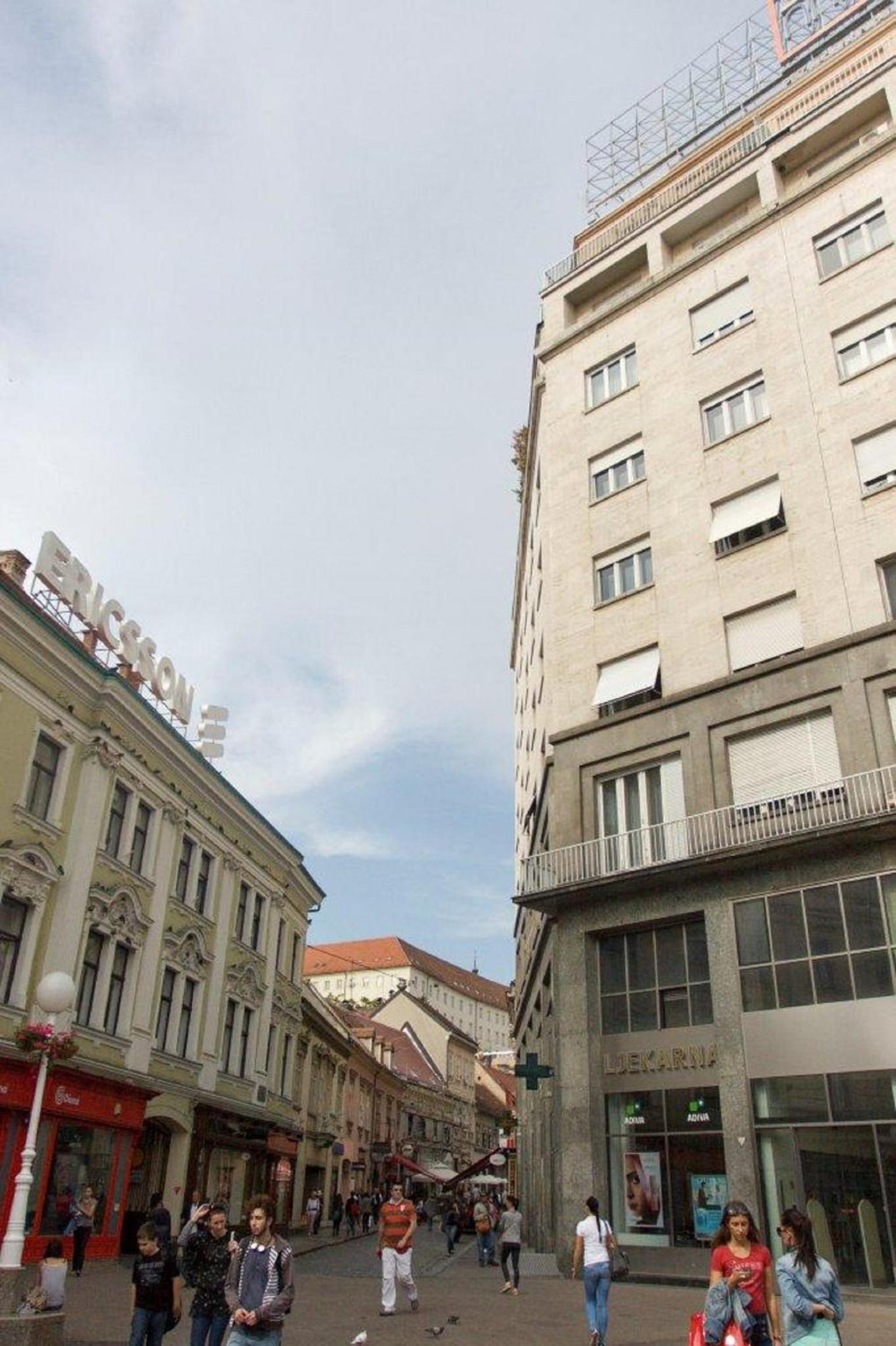 Main Square Apartment