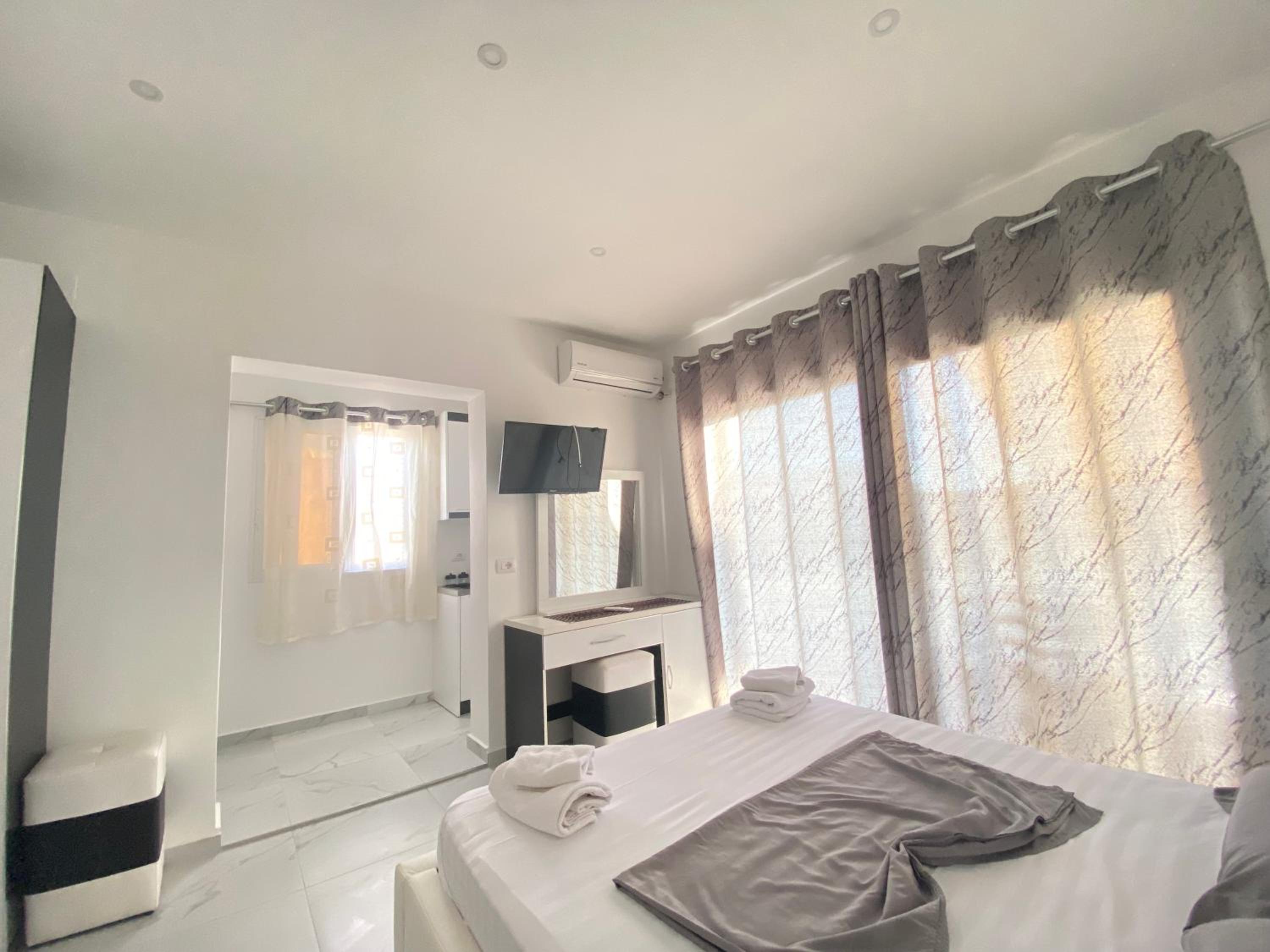 Eos ApartHotel