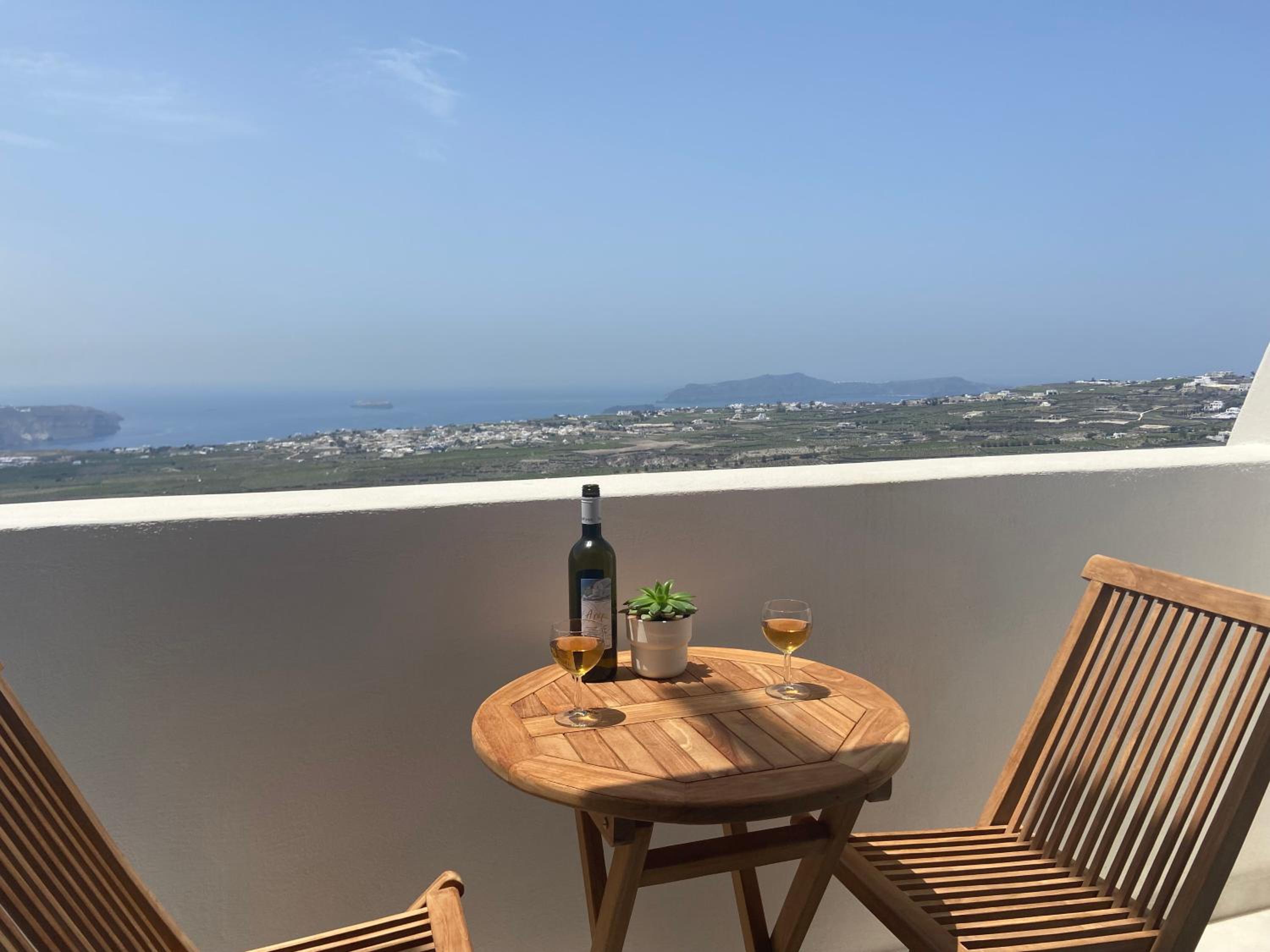 ENA suites Santorini