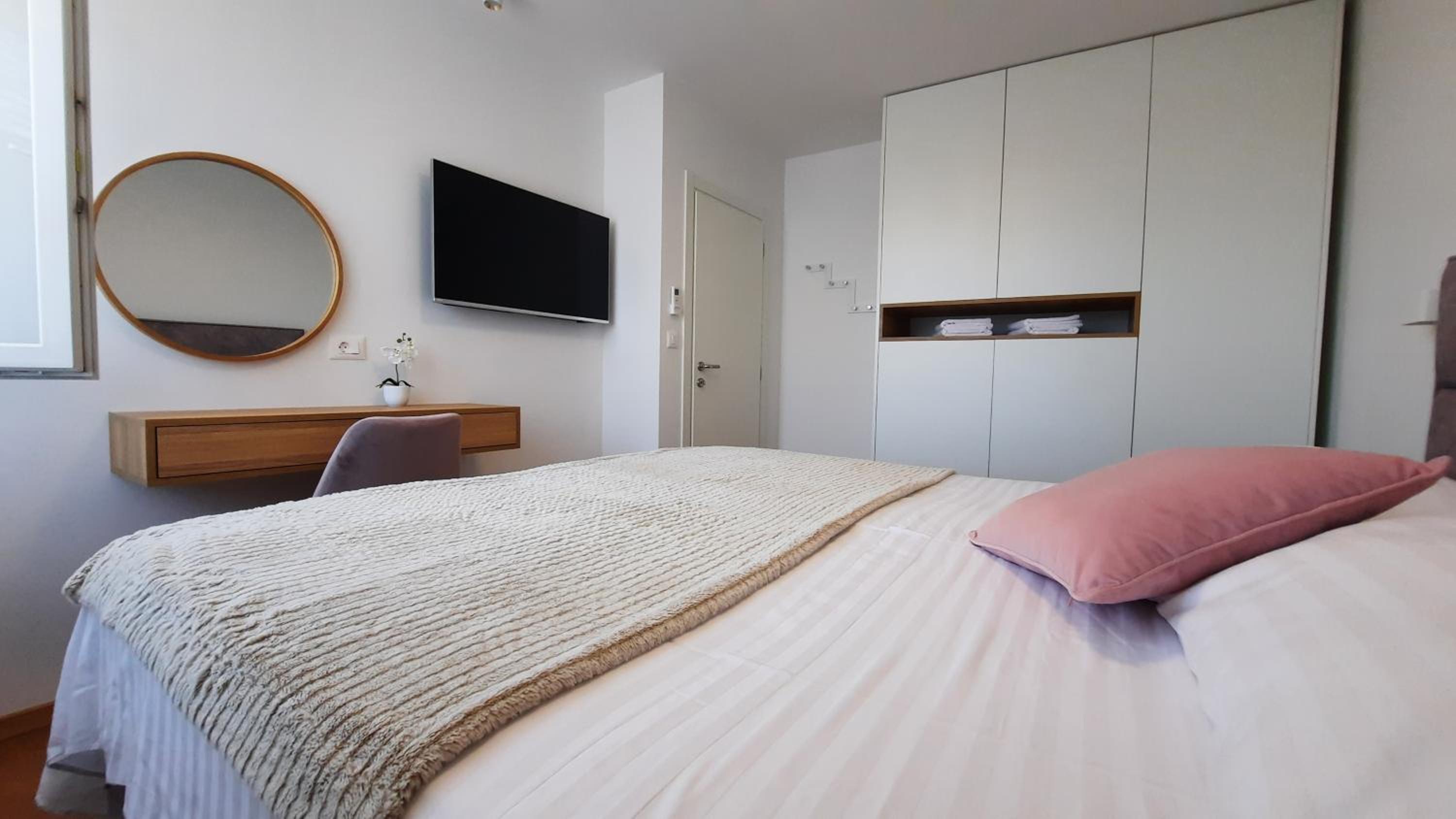 Luxury Apartments Marina View