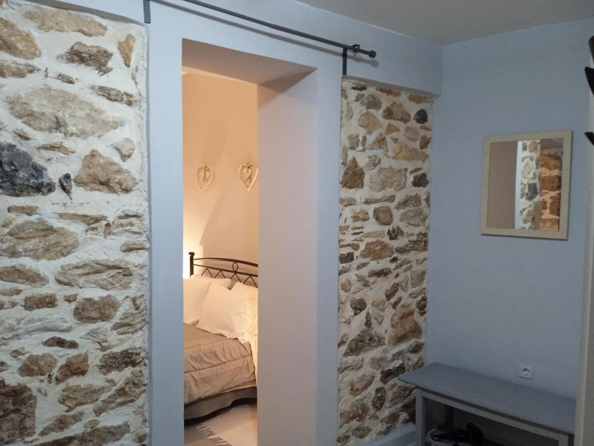 Comfy Apartment Athens Airport view 2