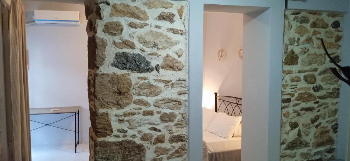 Comfy Apartment Athens Airport view 4