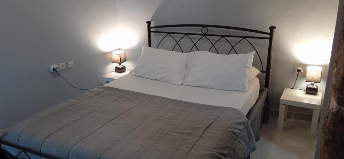 Comfy Apartment Athens Airport view 3