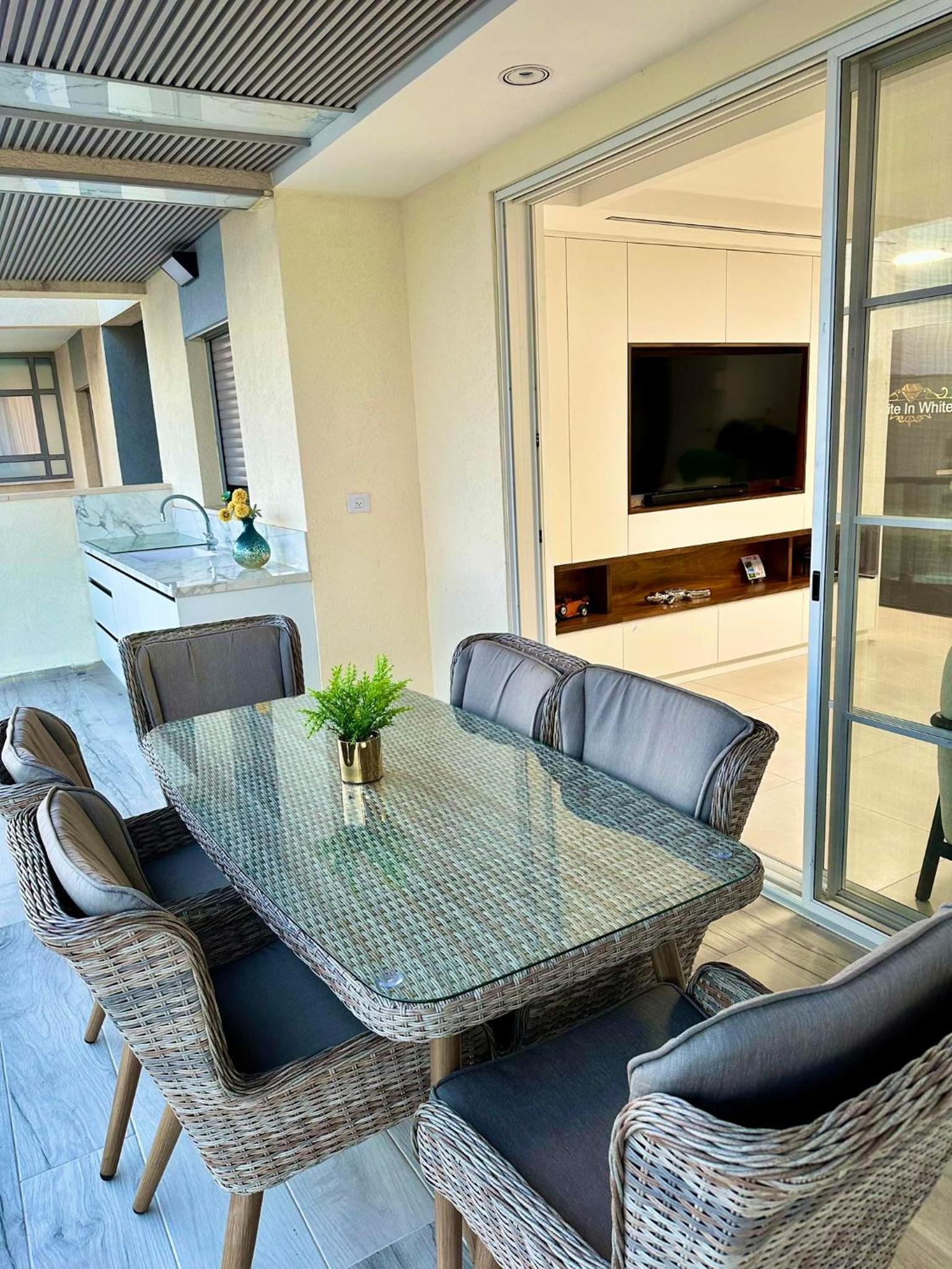 Suite In White, photo 11