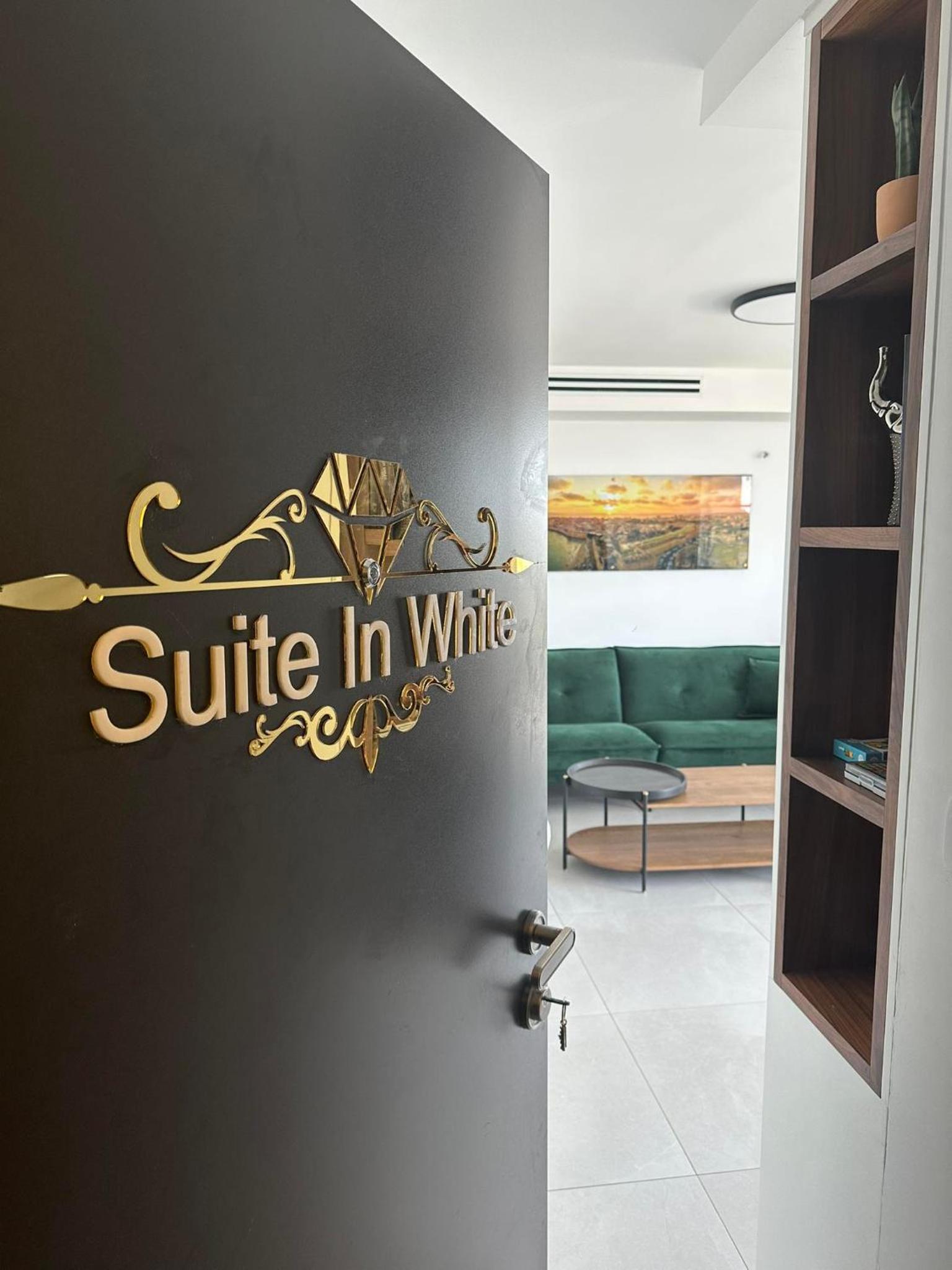 Suite In White, photo 16