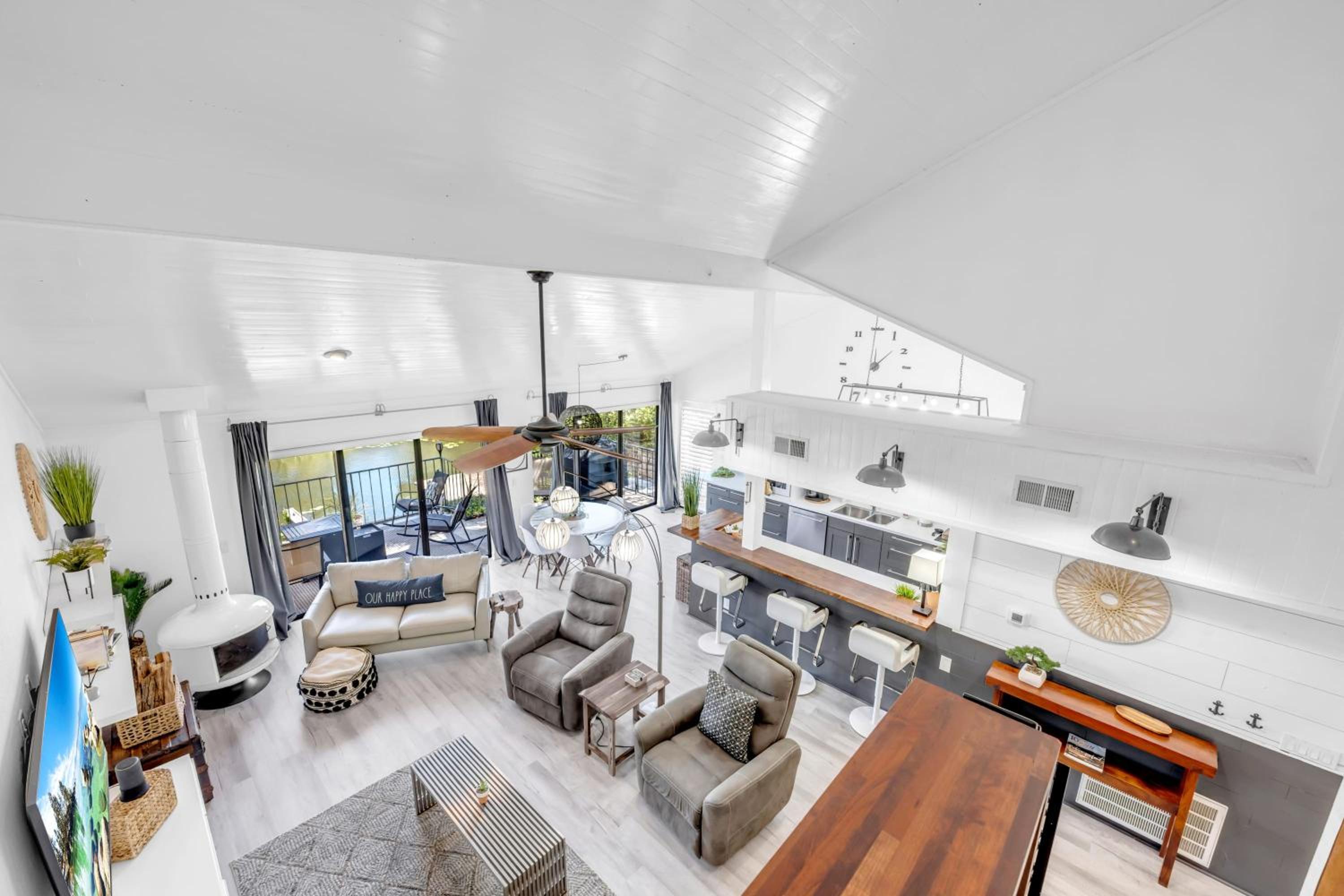 Chic Townhouse on Lake LBJ with Wet Boat Slip view 2