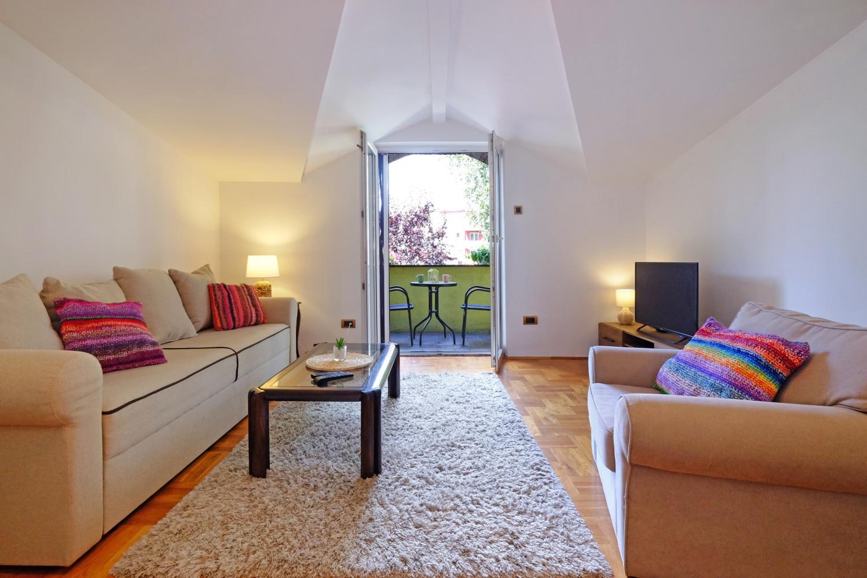 Red Tree Apartment view 5