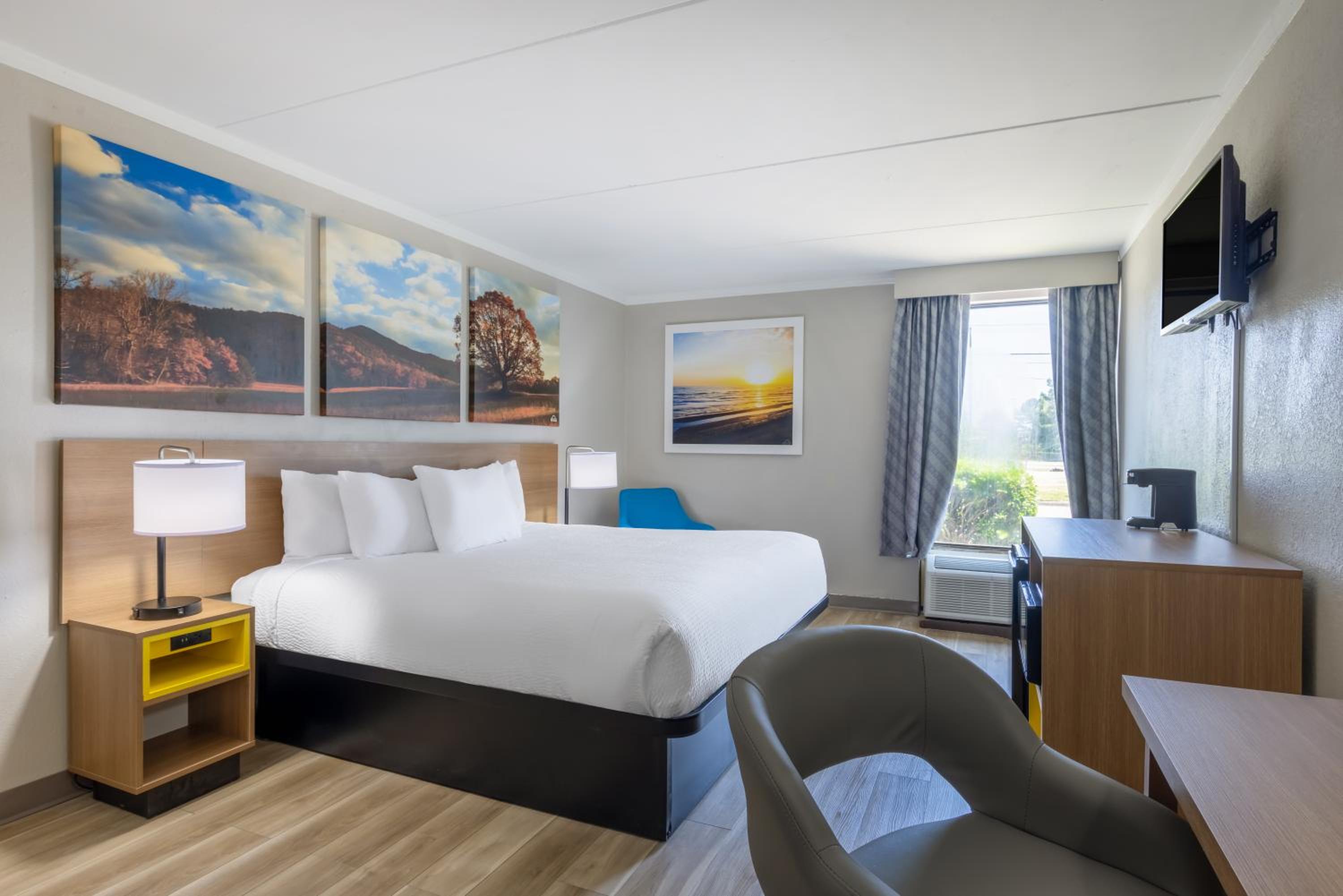 Fayetteville Vacations - Days Inn Suites by Wyndham Fort Bragg/Cross Creek Mall - Property Image 28