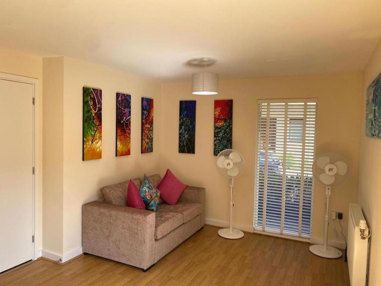 Homely & Warm Trumpington House w Parking, 5 mins drive to Bio Medical Campus, Addenbrooke's & Papworth hospitals view 3